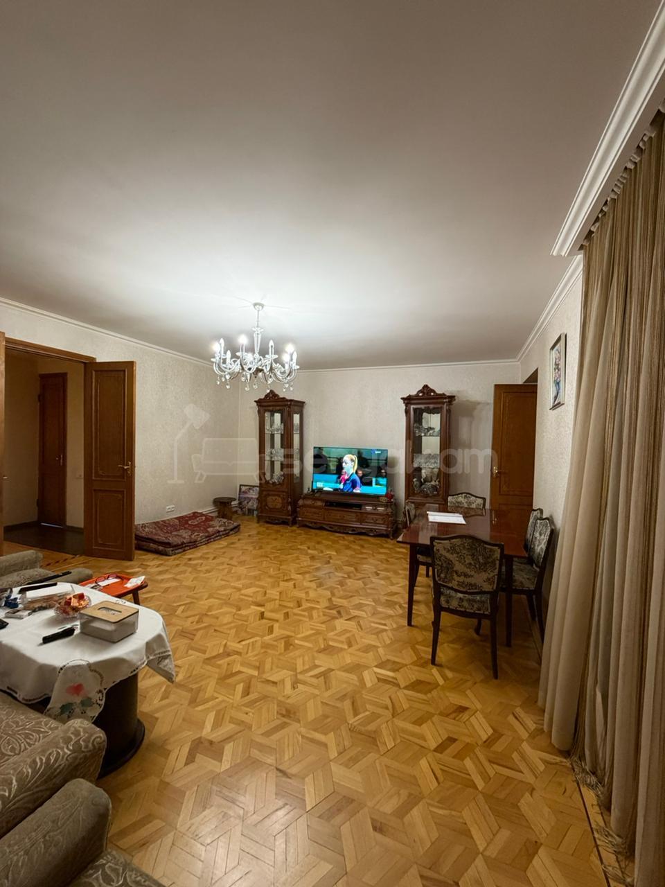 3 Սենյականոց Բնակարան Քարե Շենքում, 100քմ, 4/6 հարկ, Նորմալ Վիճակում