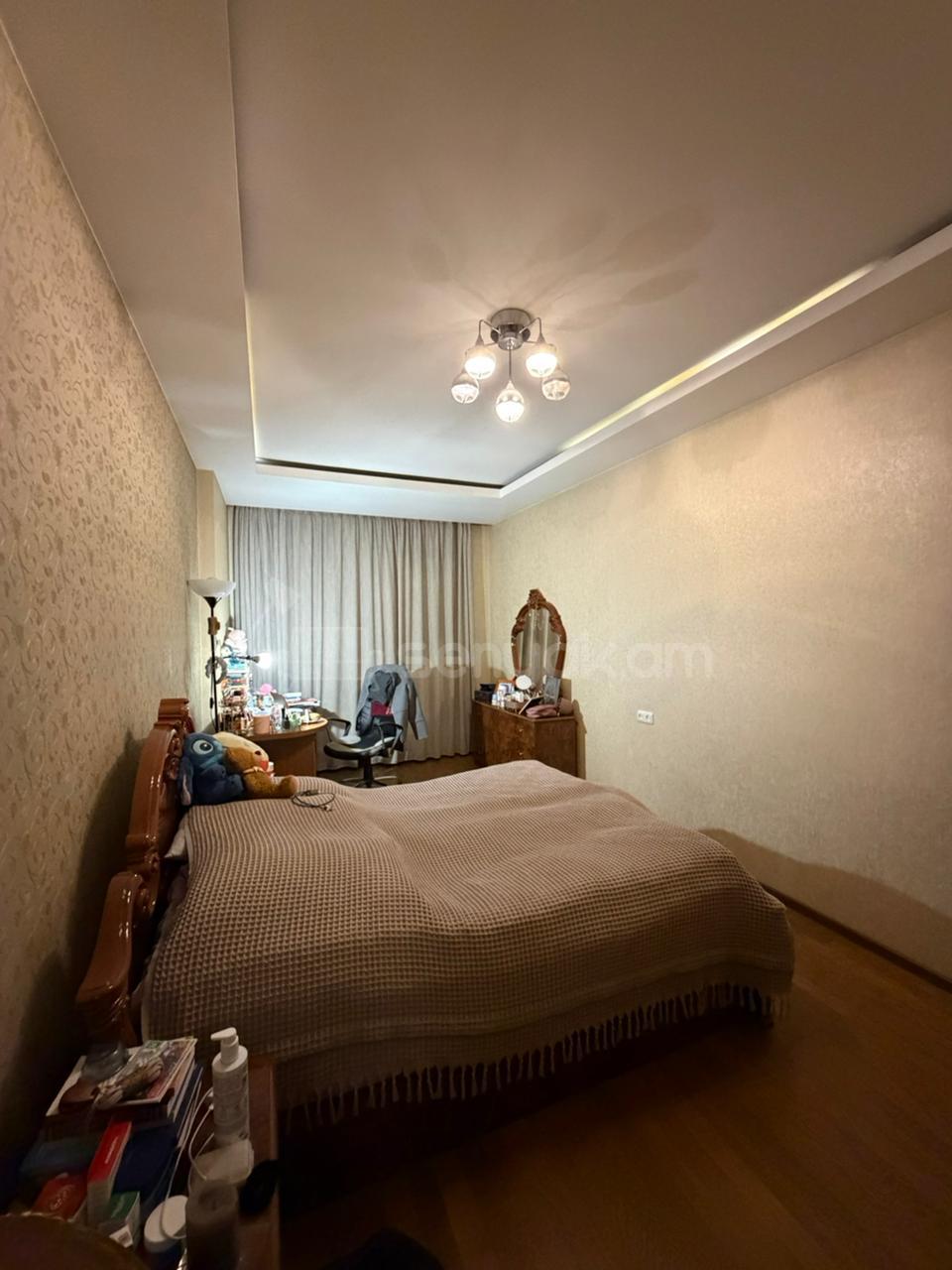 3 Սենյականոց Բնակարան Քարե Շենքում, 100քմ, 4/6 հարկ, Նորմալ Վիճակում