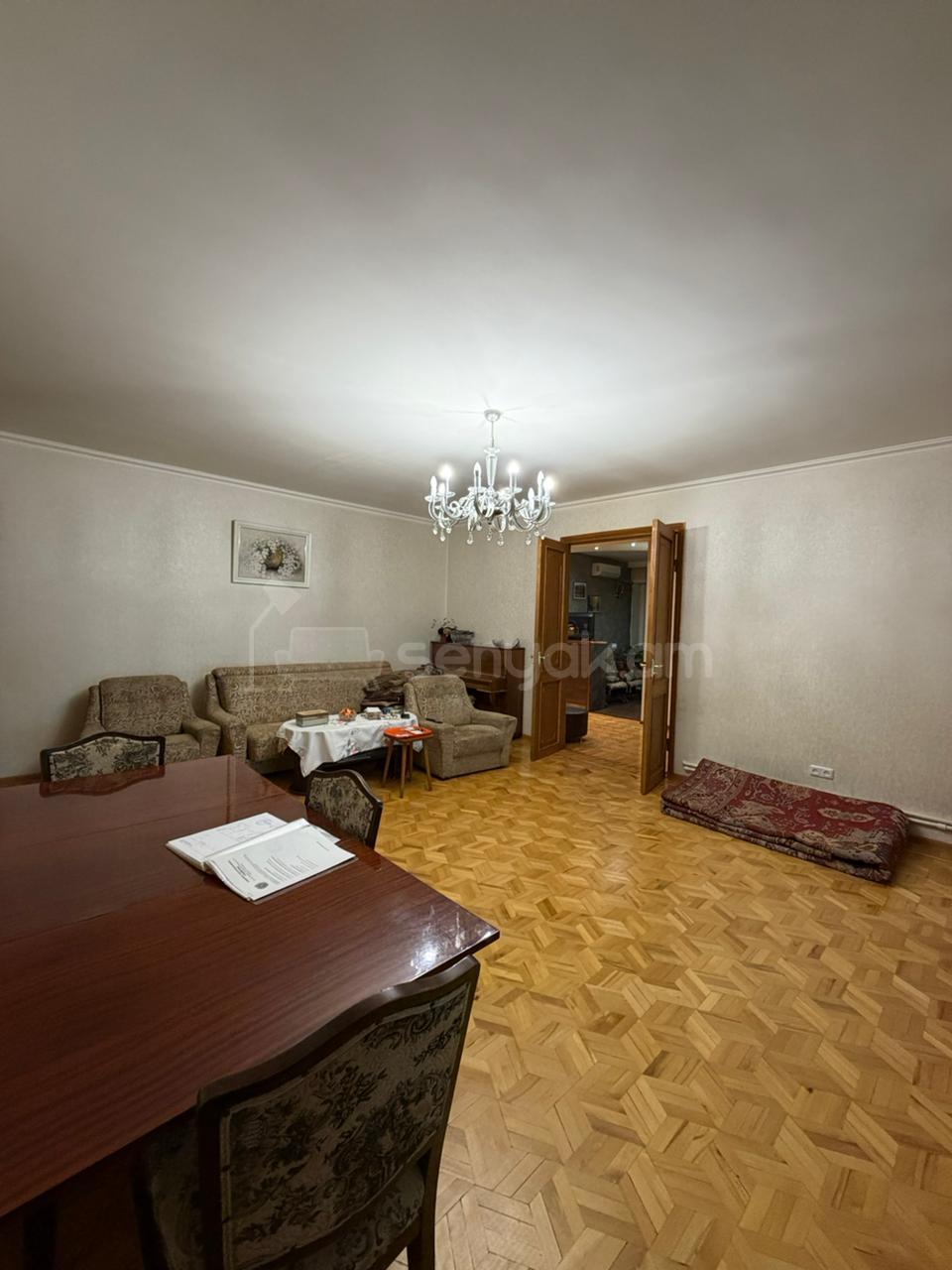 3 Սենյականոց Բնակարան Քարե Շենքում, 100քմ, 4/6 հարկ, Նորմալ Վիճակում