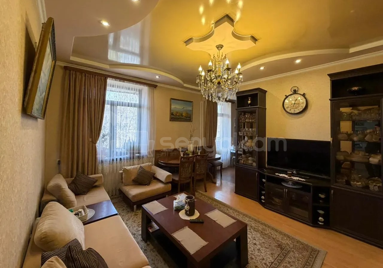 3 Սենյականոց Բնակարան Քարե Շենքում, 59քմ, 4/5 հարկ, Կապիտալ Վերանորոգված