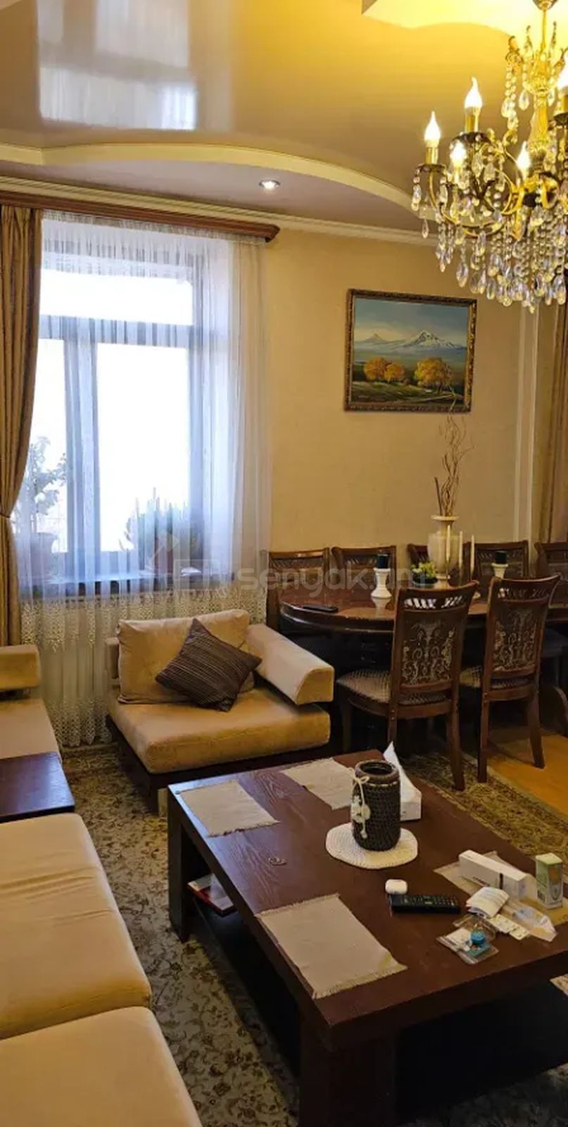 3 Սենյականոց Բնակարան Քարե Շենքում, 59քմ, 4/5 հարկ, Կապիտալ Վերանորոգված