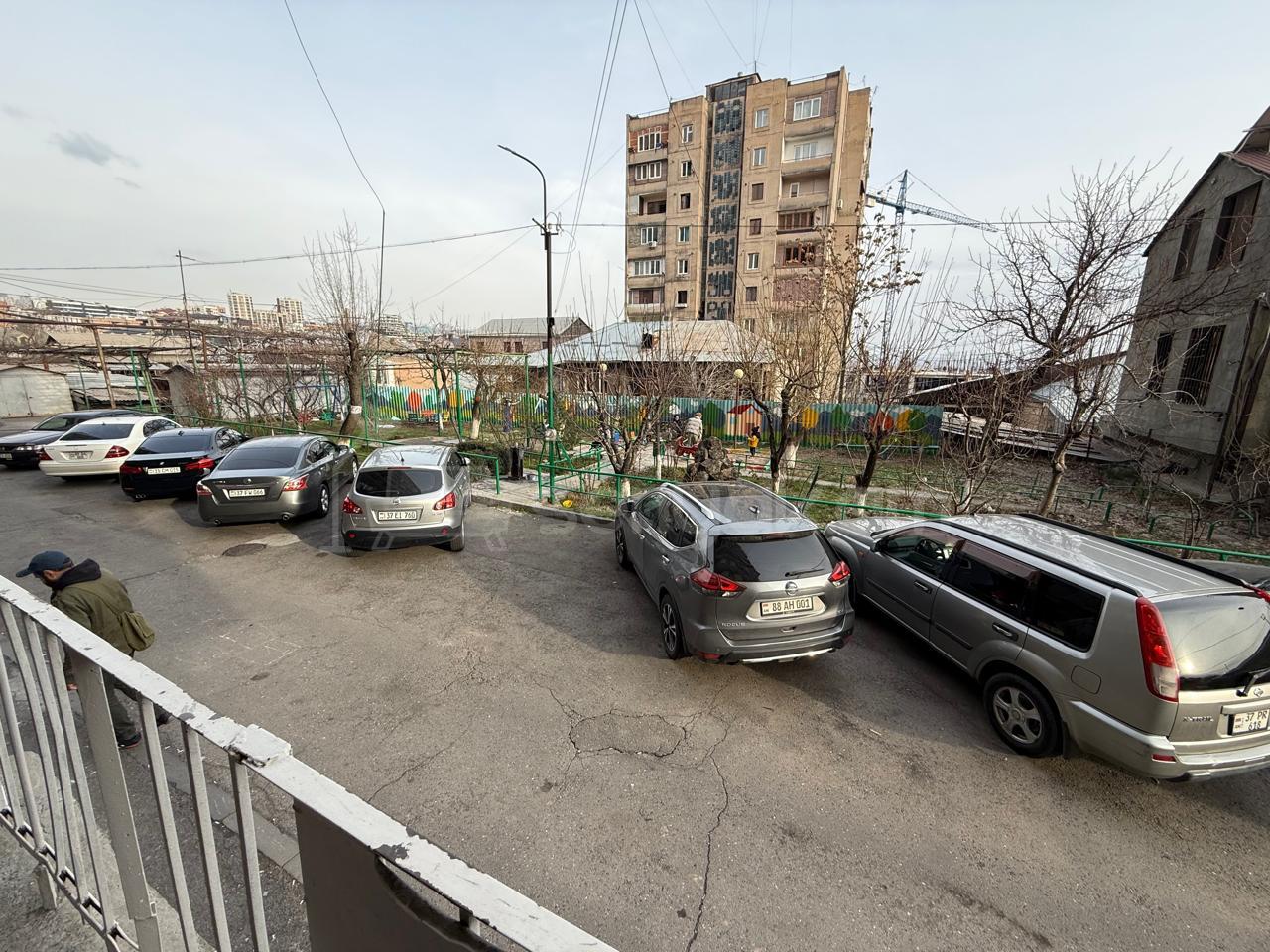 1 Սենյականոց Բնակարան, 42քմ, 8/10 հարկ, Պետական Վիճակում