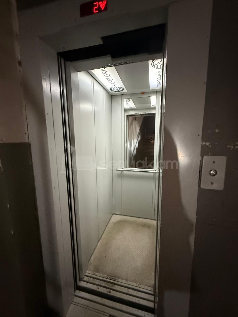 1 Սենյականոց Բնակարան, 42քմ, 8/10 հարկ, Պետական Վիճակում