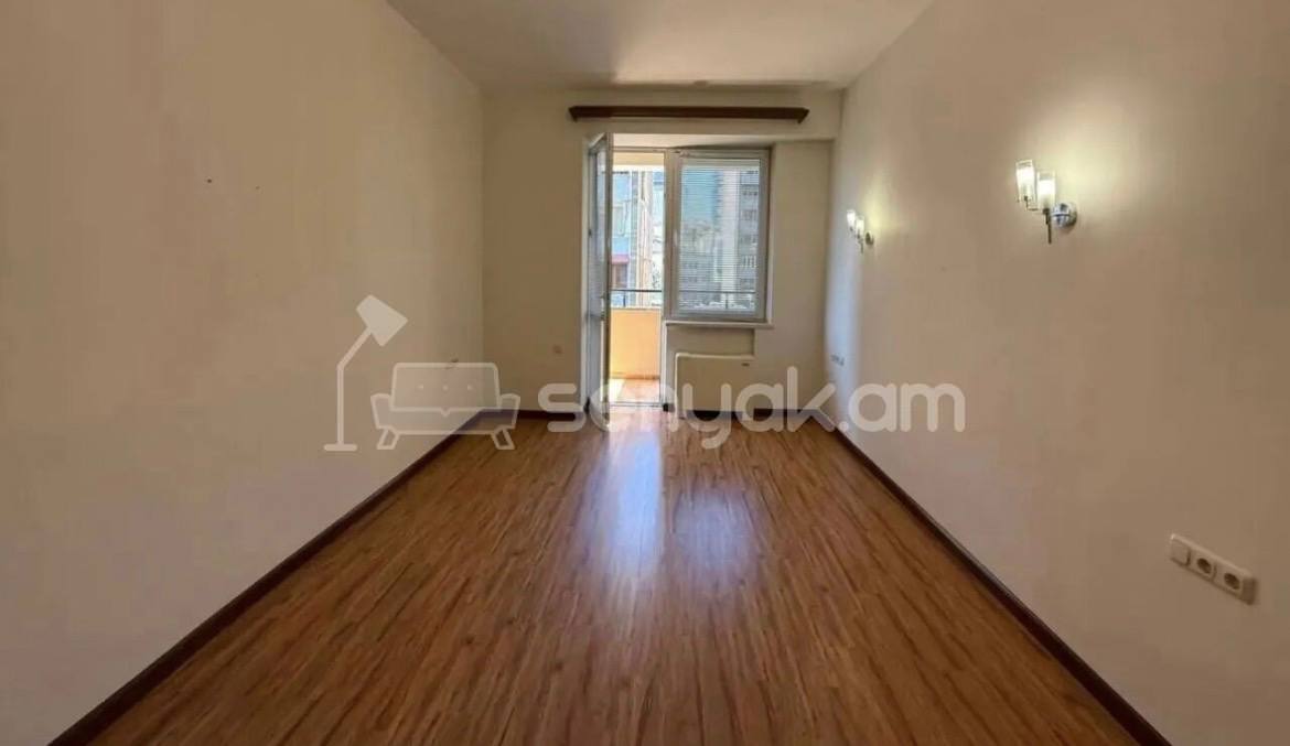 4 Սենյականոց Բնակարան, 215քմ, 5/12 հարկ, Կապիտալ Վերանորոգված