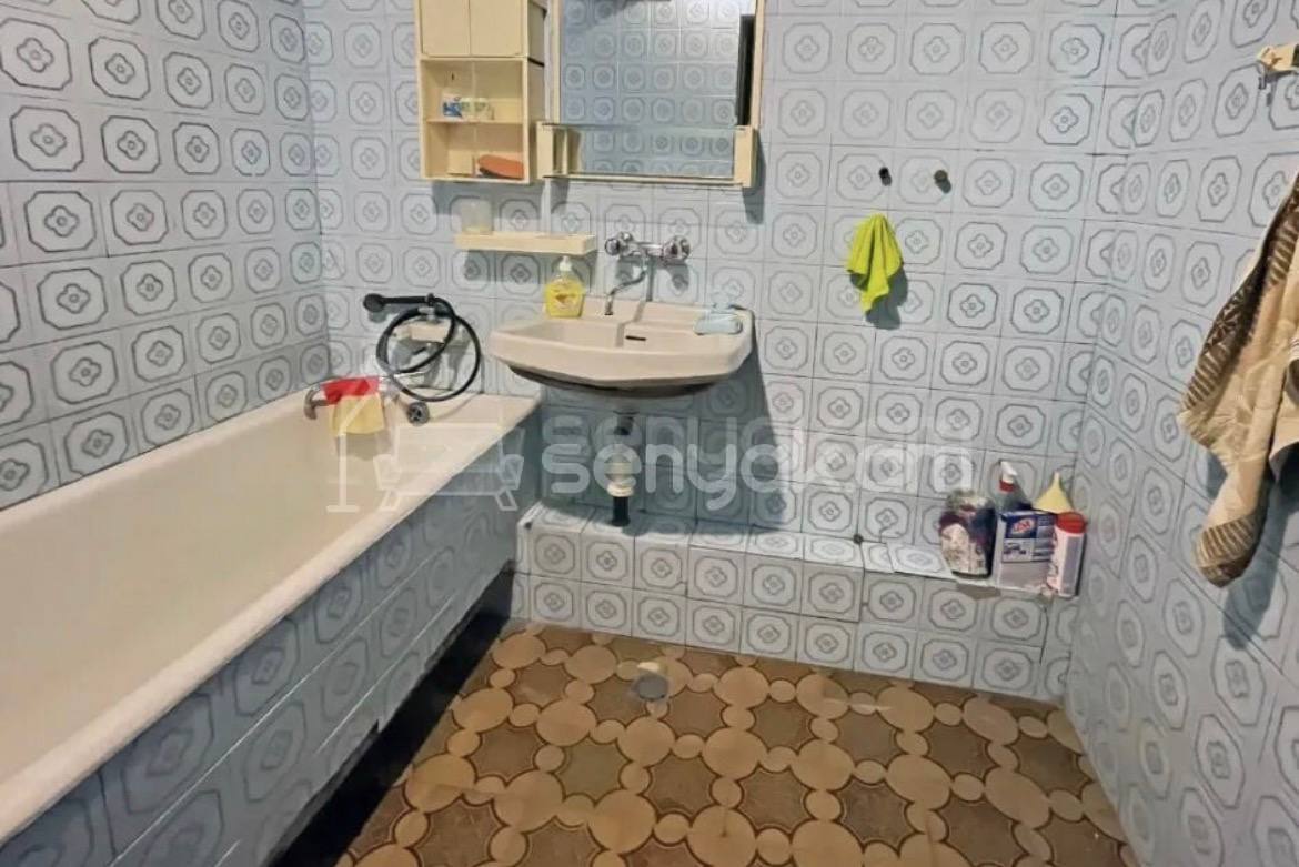 3 Սենյականոց Բնակարան Քարե Շենքում, 108քմ, 2/5 հարկ, Նորմալ Վիճակում