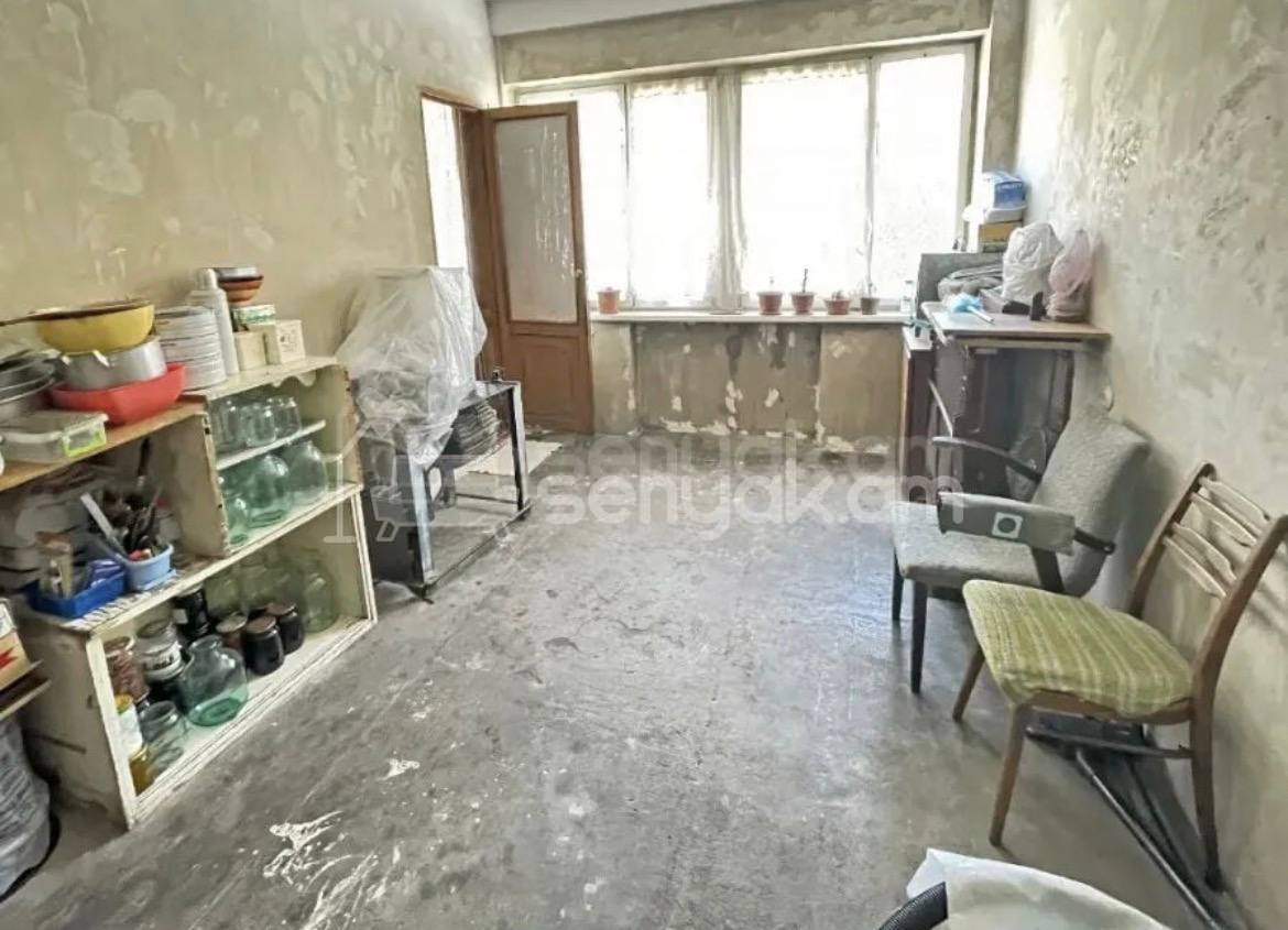 3 Սենյականոց Բնակարան Քարե Շենքում, 108քմ, 2/5 հարկ, Նորմալ Վիճակում