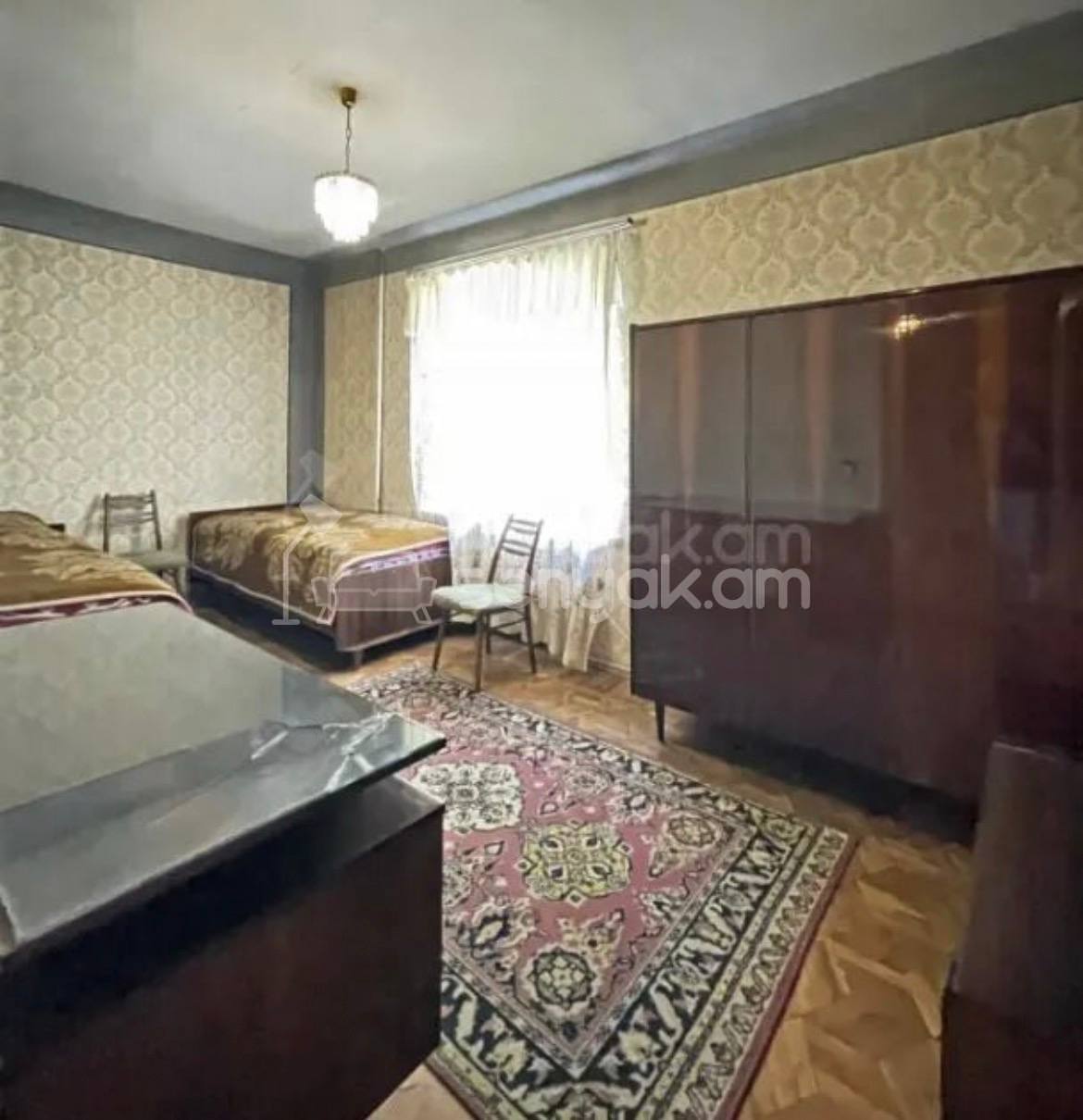 3 Սենյականոց Բնակարան Քարե Շենքում, 108քմ, 2/5 հարկ, Նորմալ Վիճակում