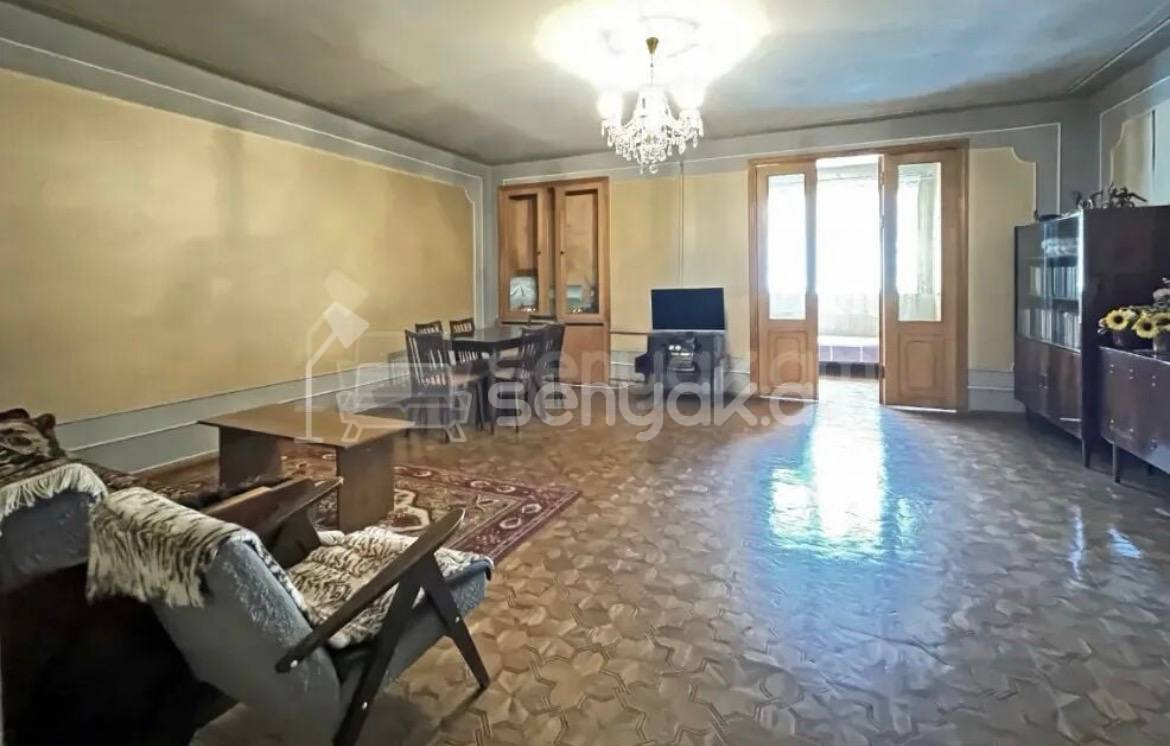 3 Սենյականոց Բնակարան Քարե Շենքում, 108քմ, 2/5 հարկ, Նորմալ Վիճակում