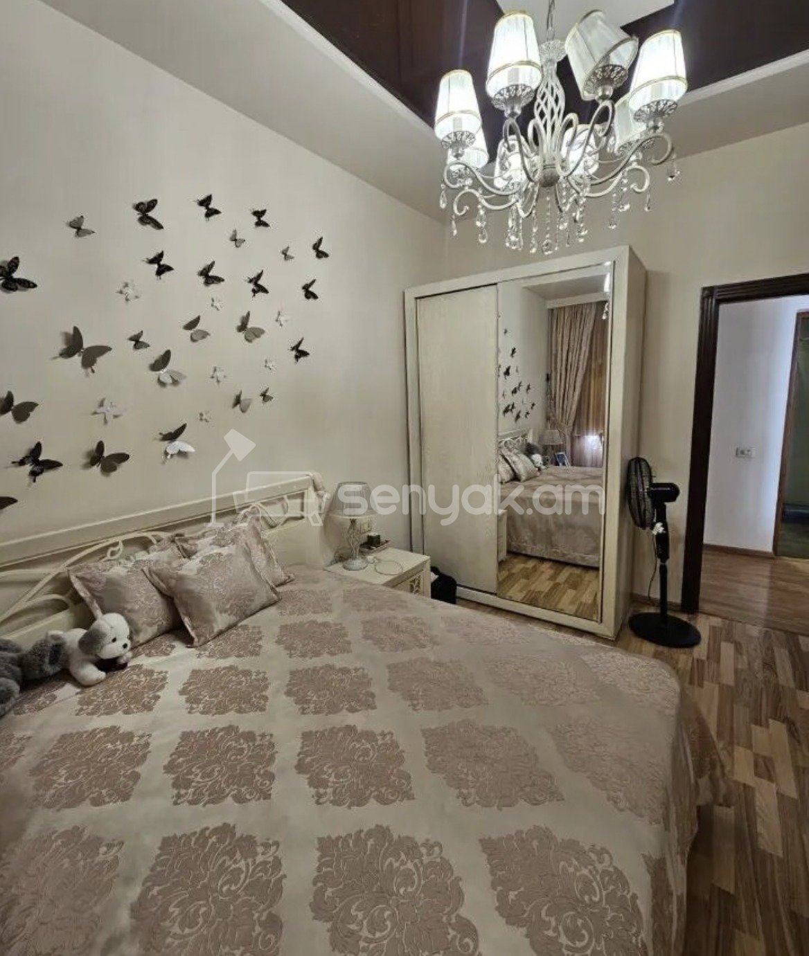 4 Սենյականոց Բնակարան Քարե Շենքում, 109քմ, 4/4 հարկ, Կապիտալ Վերանորոգված