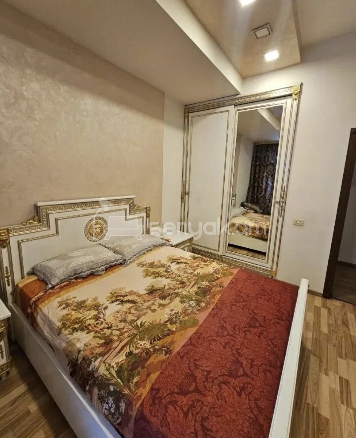 4 Սենյականոց Բնակարան Քարե Շենքում, 109քմ, 4/4 հարկ, Կապիտալ Վերանորոգված