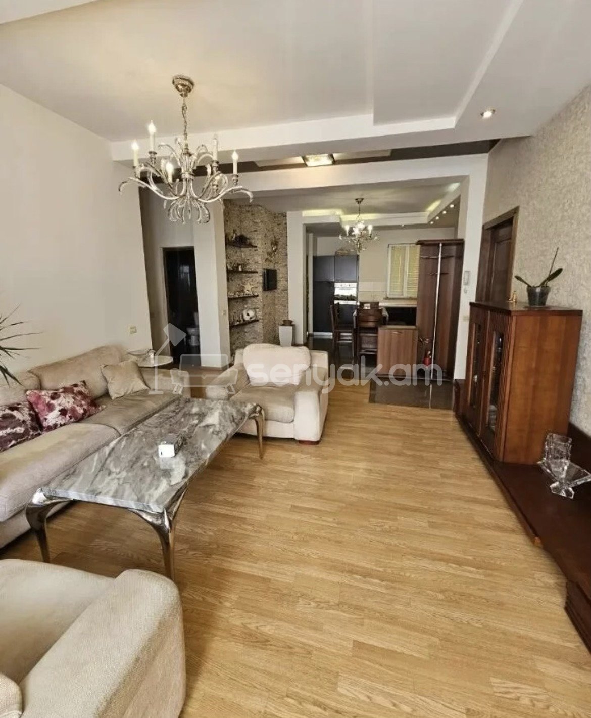 4 Սենյականոց Բնակարան Քարե Շենքում, 109քմ, 4/4 հարկ, Կապիտալ Վերանորոգված