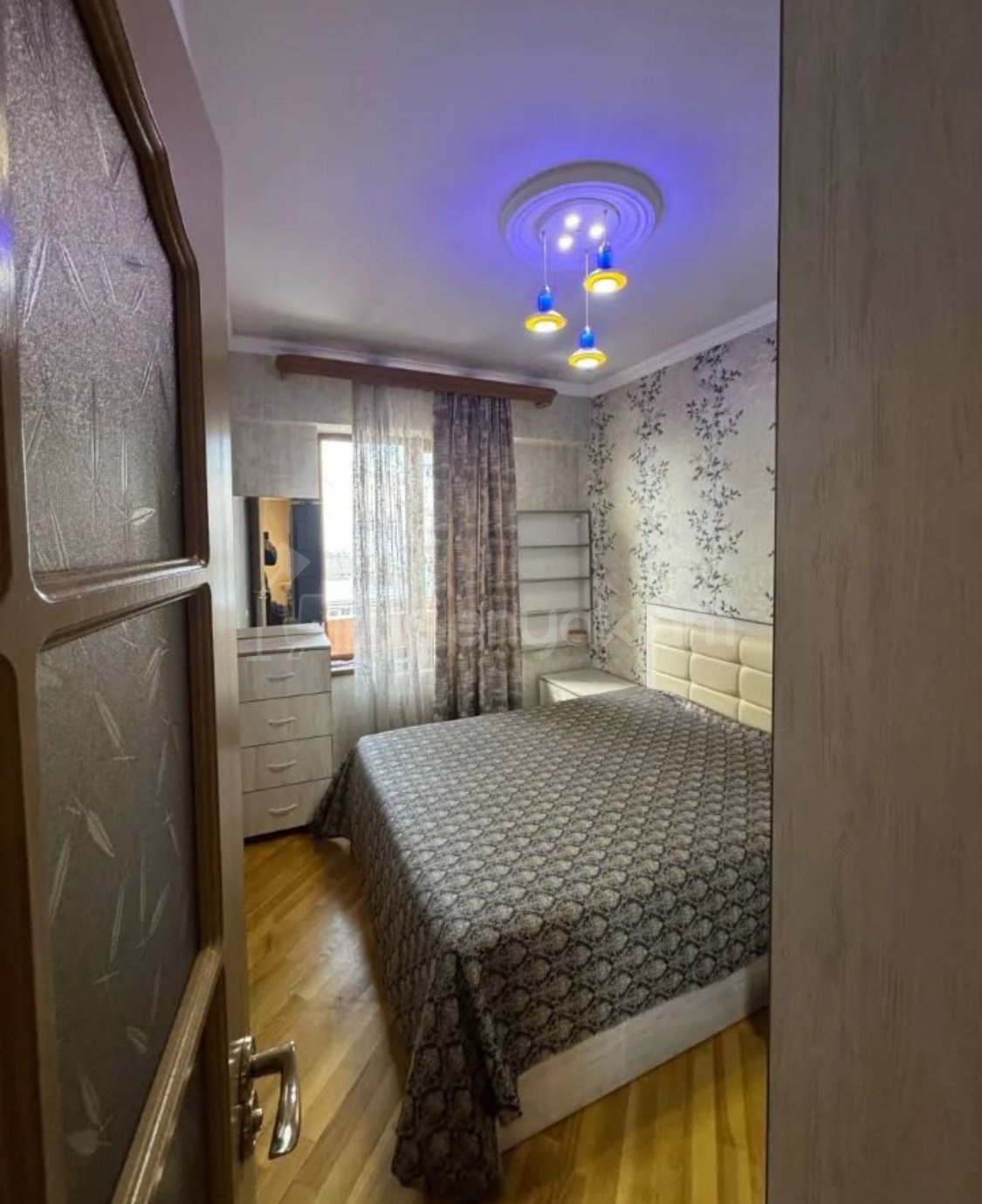 3 Սենյականոց Բնակարան Քարե Շենքում, 78քմ, 5/5 հարկ, Դիզայներական Վերանորոգված, Կահավորված