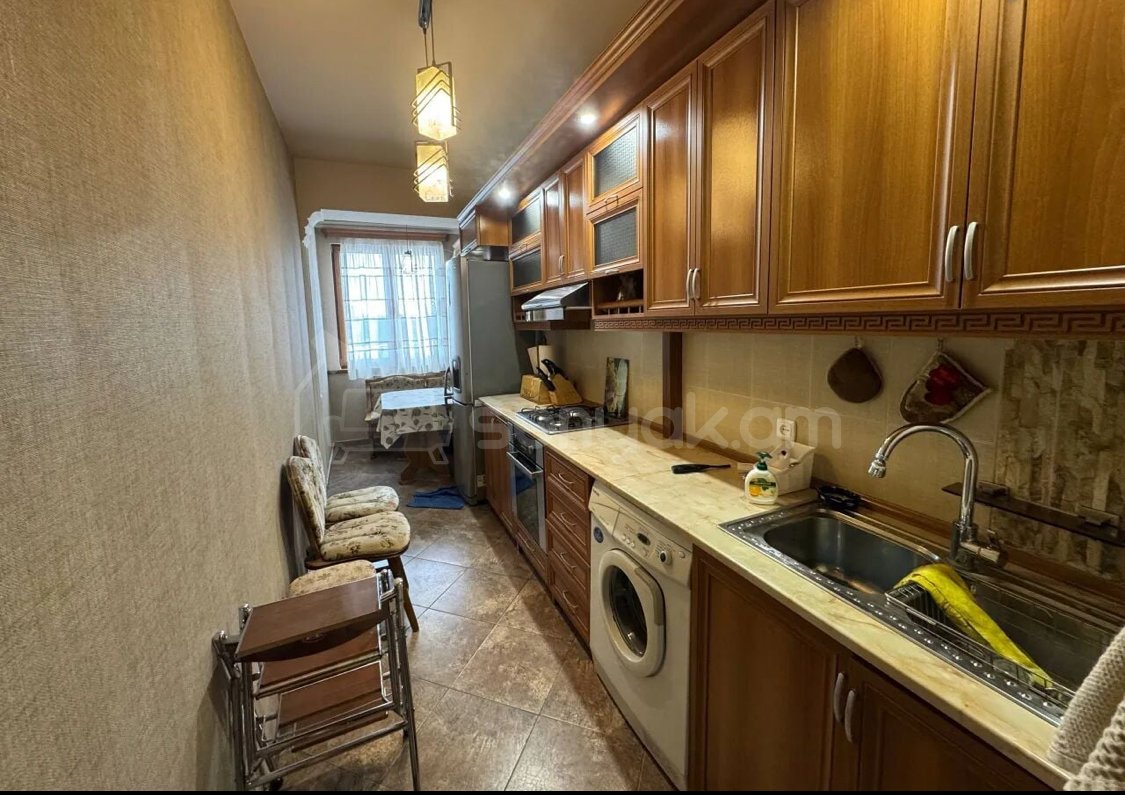 3 Սենյականոց Բնակարան Քարե Շենքում, 78քմ, 5/5 հարկ, Դիզայներական Վերանորոգված, Կահավորված