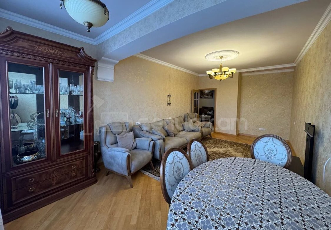 3 Սենյականոց Բնակարան Քարե Շենքում, 78քմ, 5/5 հարկ, Դիզայներական Վերանորոգված, Կահավորված