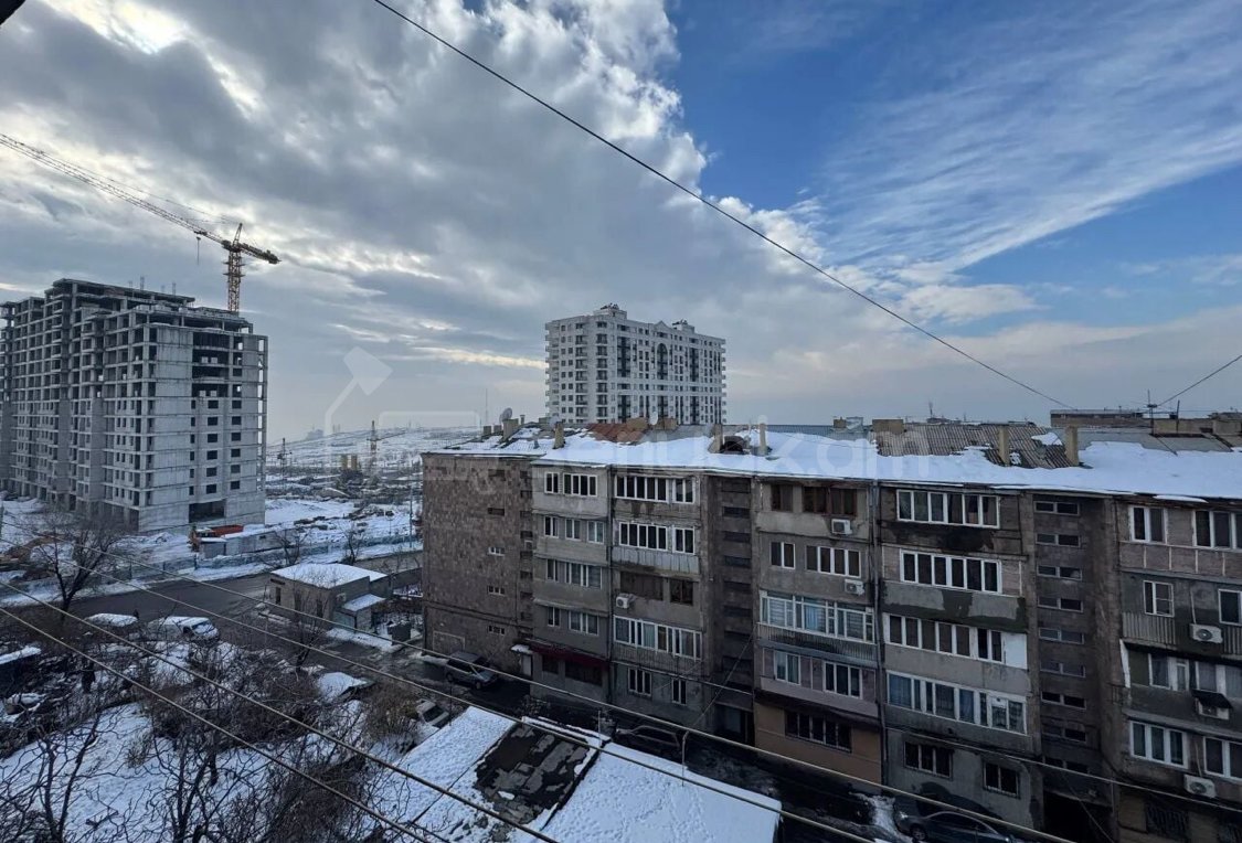 3 Սենյականոց Բնակարան Քարե Շենքում, 78քմ, 5/5 հարկ, Դիզայներական Վերանորոգված, Կահավորված