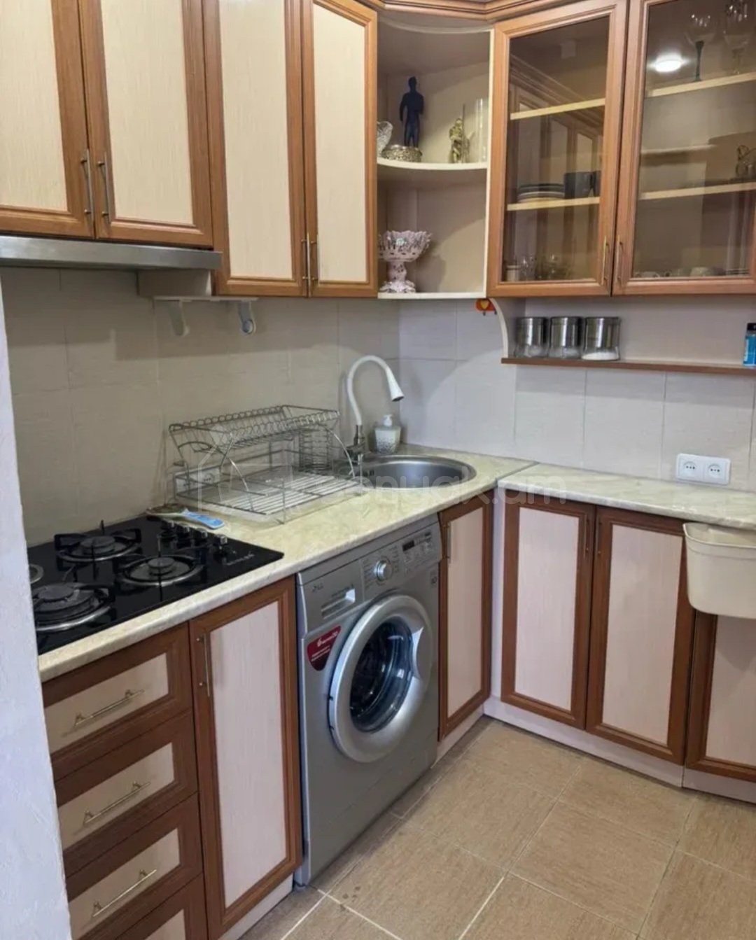 3 Սենյականոց Բնակարան Քարե Շենքում, 54քմ, 5/5 հարկ, Կապիտալ Վերանորոգված, Կահավորված, Արևկող