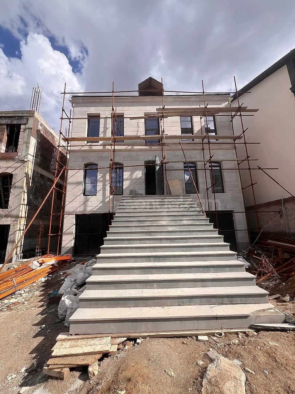 5 Սենյականոց Շքեղ Առանձնատուն, 237քմ, Լողավազանով, Ավտոտնակով