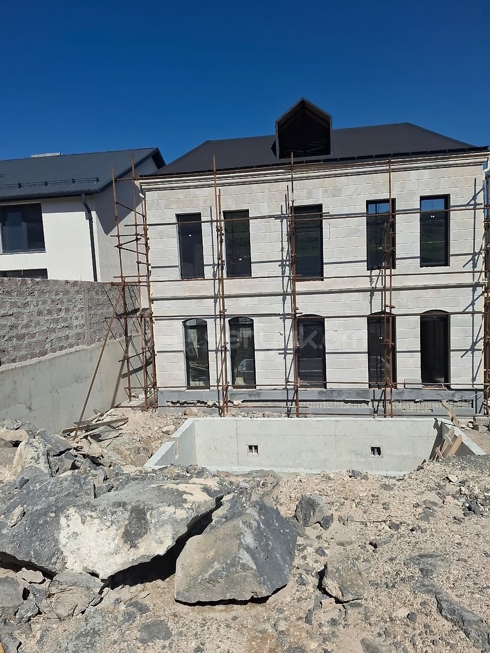 5 Սենյականոց Շքեղ Առանձնատուն, 237քմ, Լողավազանով, Ավտոտնակով