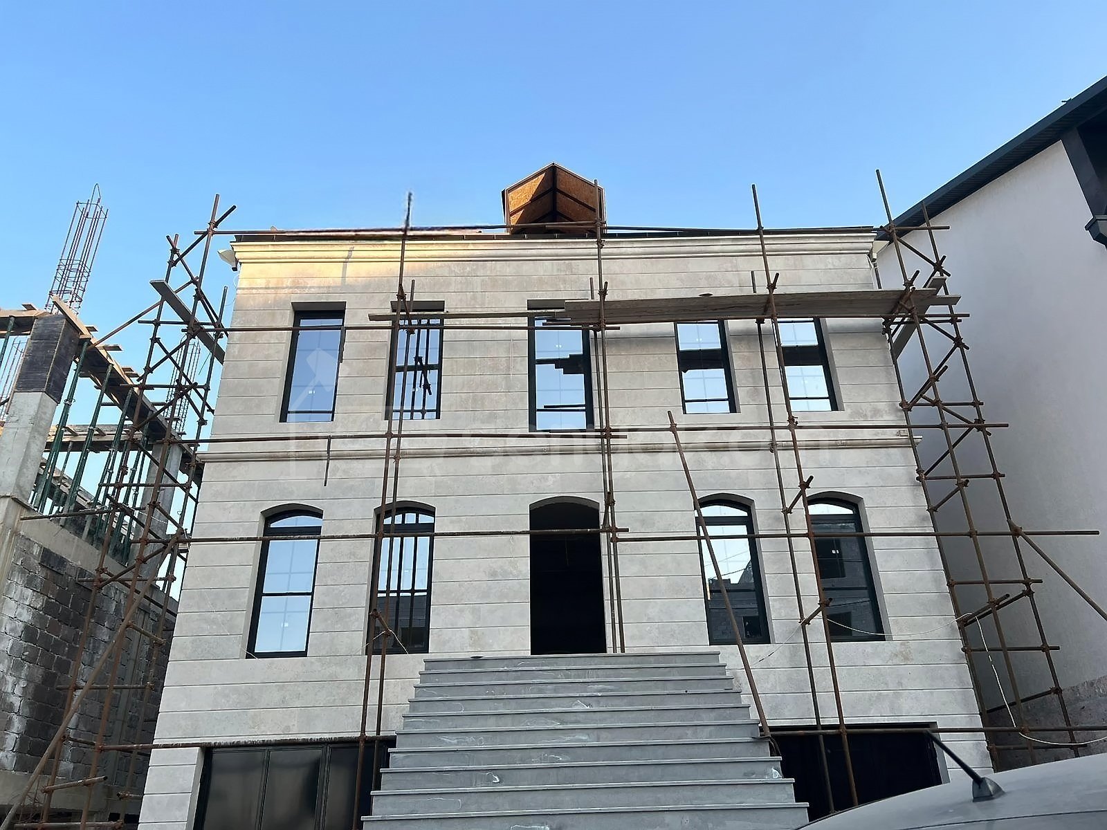 5 Սենյականոց Շքեղ Առանձնատուն, 237քմ, Լողավազանով, Ավտոտնակով