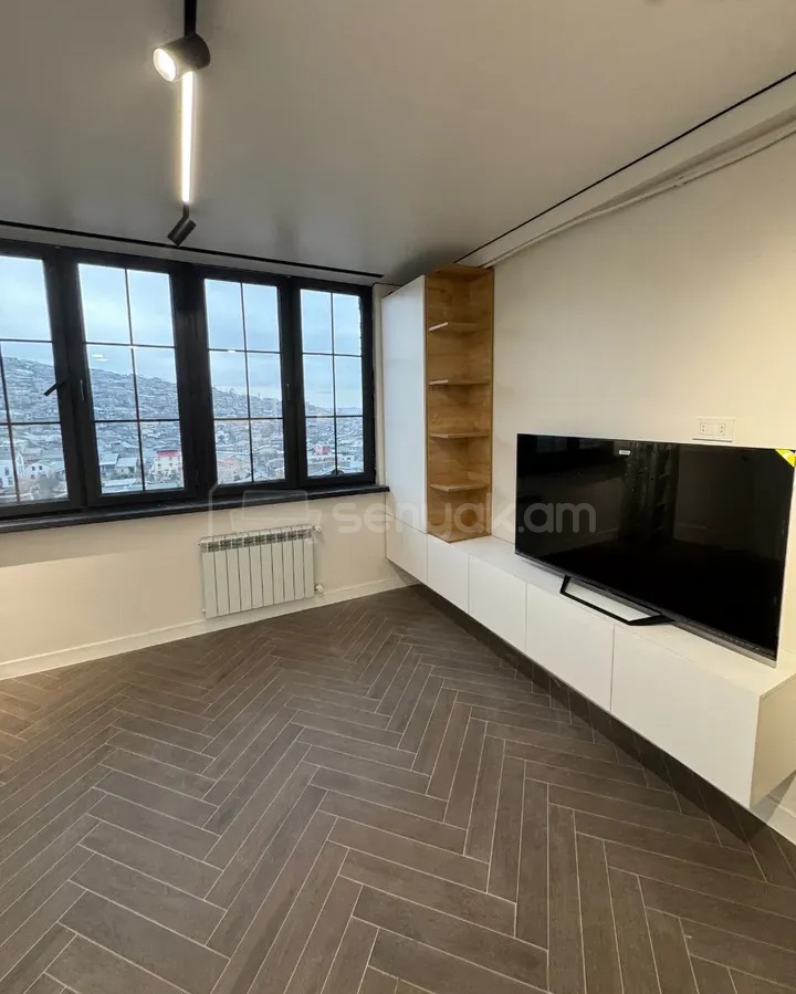 2 Սենյականոց Բնակարան, 41քմ, 9/10 հարկ, Դիզայներական Վերանորոգված