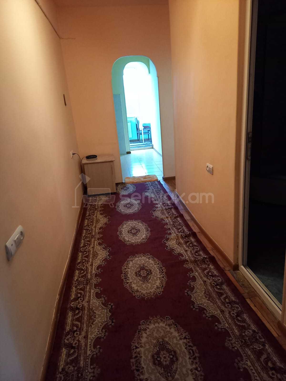 2 Սենյականոց Բնակարան Քարե Շենքում, 64քմ, 4/5 հարկ, Կապիտալ Վերանորոգված, Կահավորված, Արևկող