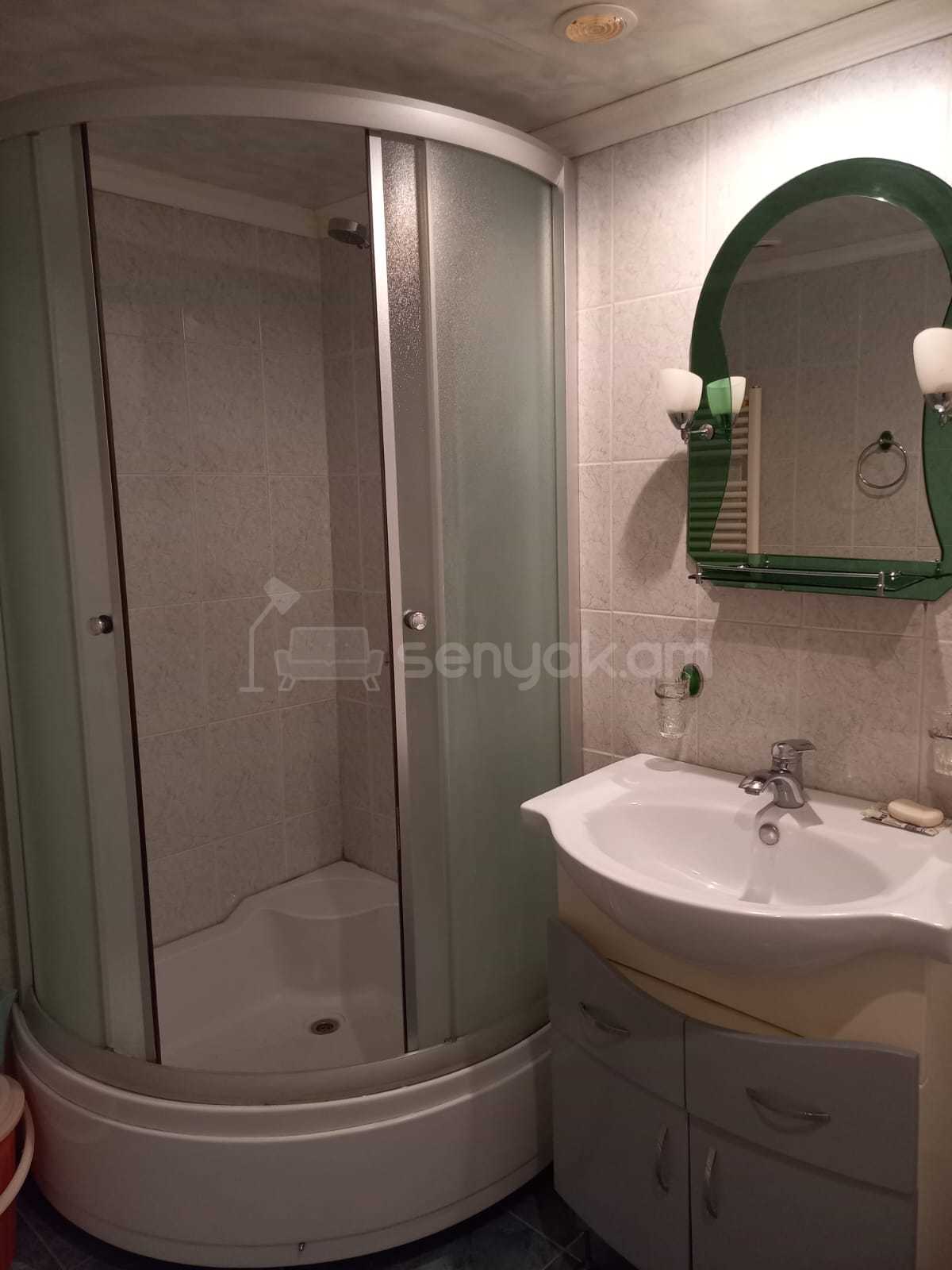 2 Սենյականոց Բնակարան Քարե Շենքում, 64քմ, 4/5 հարկ, Կապիտալ Վերանորոգված, Կահավորված, Արևկող