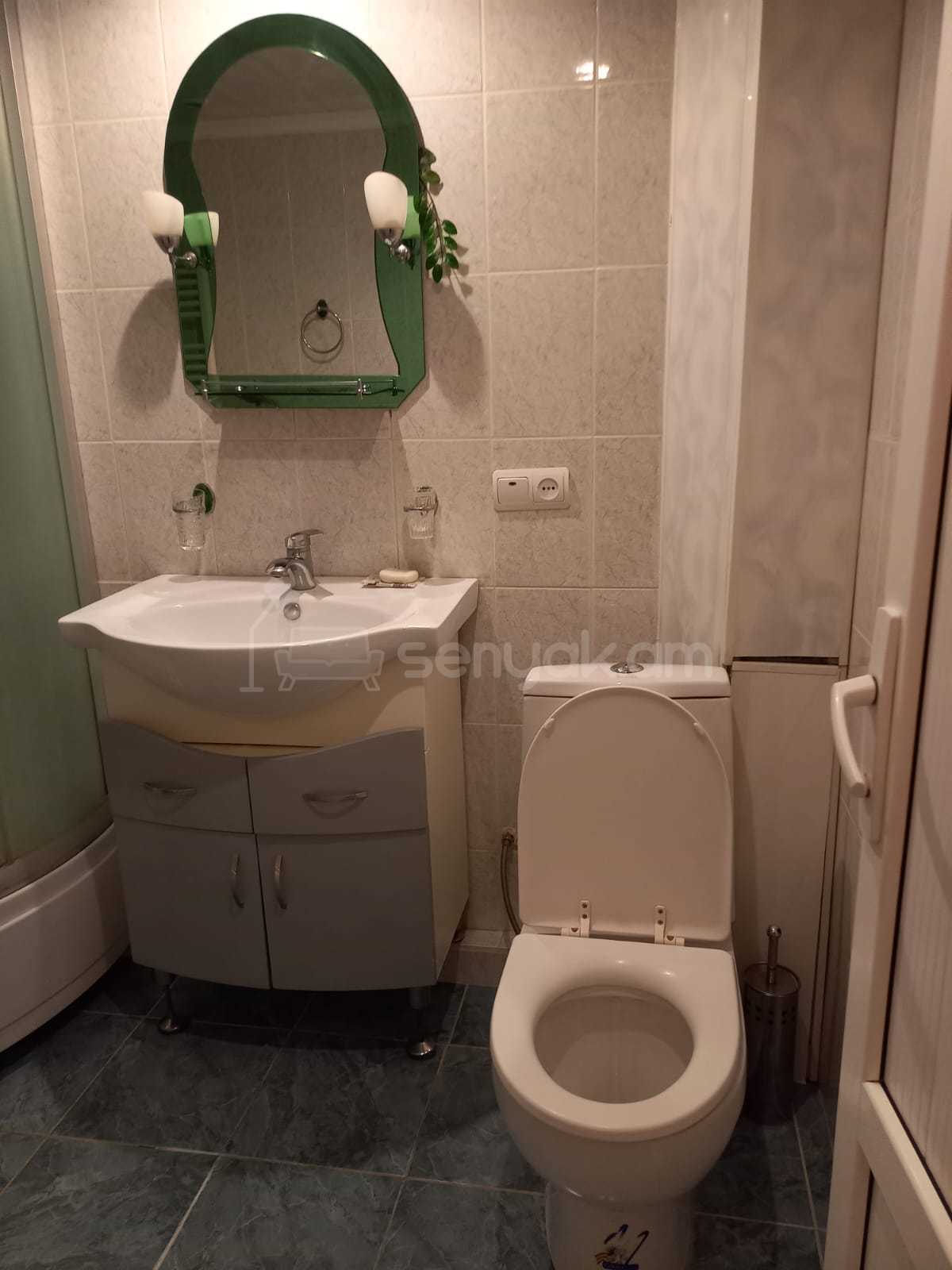 2 Սենյականոց Բնակարան Քարե Շենքում, 64քմ, 4/5 հարկ, Կապիտալ Վերանորոգված, Կահավորված, Արևկող