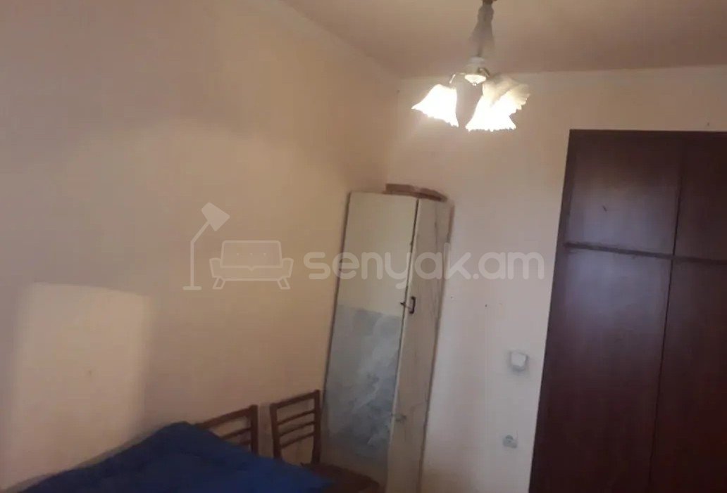 1 Սենյականոց Բնակարան Քարե Շենքում, 43քմ, 3/5 հարկ, Պետական Վիճակում