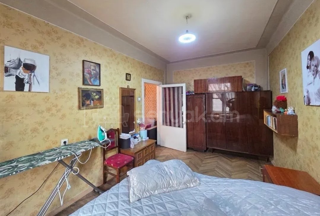 3 Սենյականոց Բնակարան Քարե Շենքում, 85քմ, 3/4 հարկ, Նորմալ Վիճակում