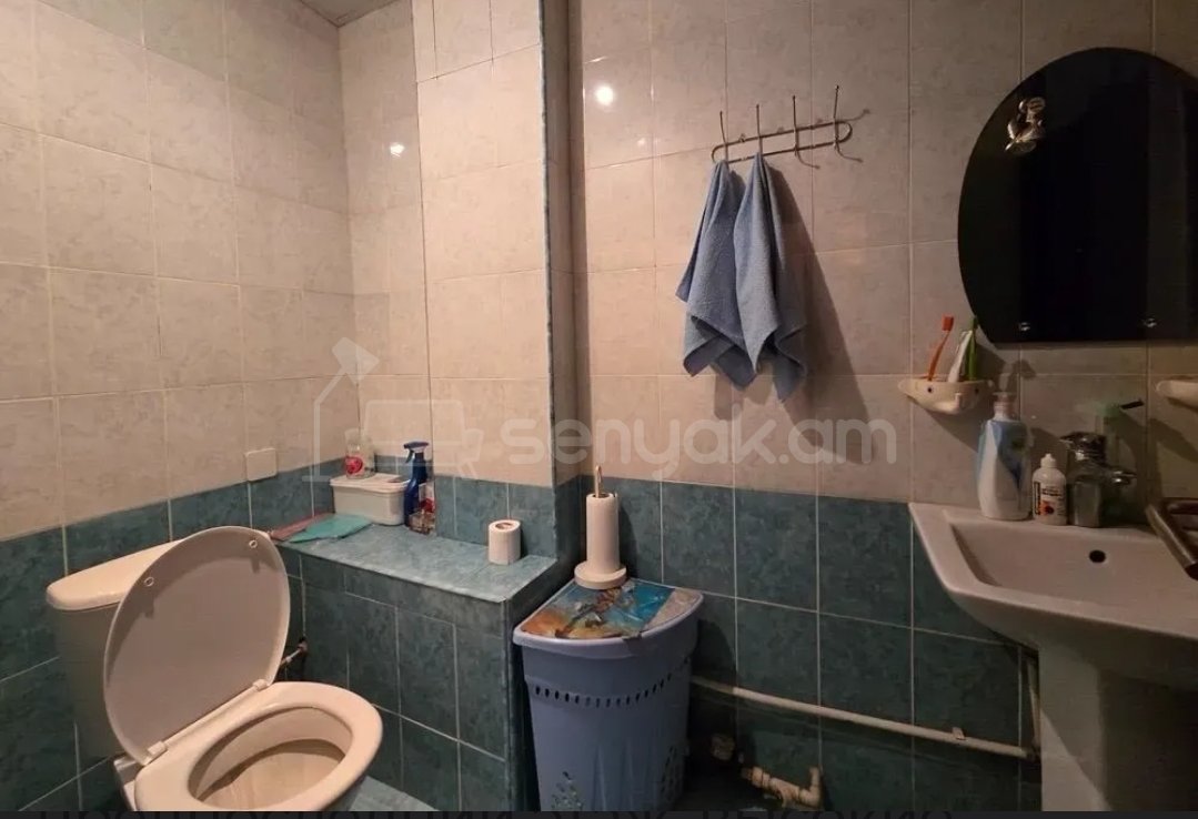 3 Սենյականոց Բնակարան Քարե Շենքում, 85քմ, 3/4 հարկ, Նորմալ Վիճակում