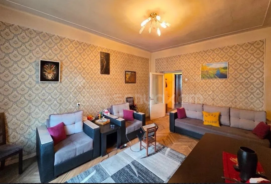 3 Սենյականոց Բնակարան Քարե Շենքում, 85քմ, 3/4 հարկ, Նորմալ Վիճակում