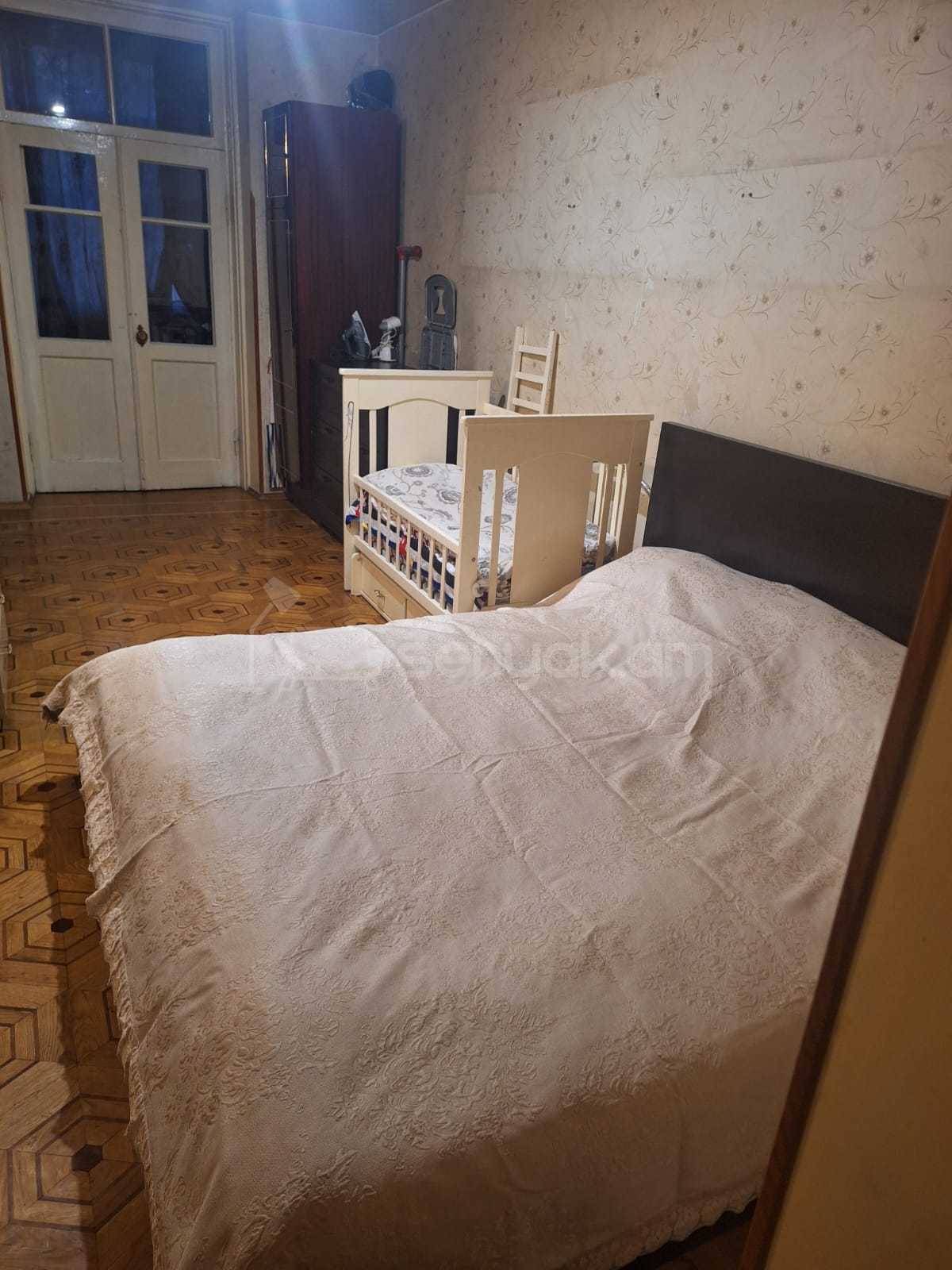 2 Սենյականոց Բնակարան Քարե Շենքում, 64քմ, 2/5 հարկ, Նորմալ Վիճակում, Կահավորված, Արևկող