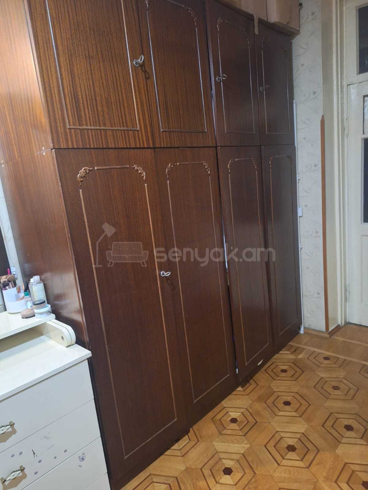 2 Սենյականոց Բնակարան Քարե Շենքում, 64քմ, 2/5 հարկ, Նորմալ Վիճակում, Կահավորված, Արևկող