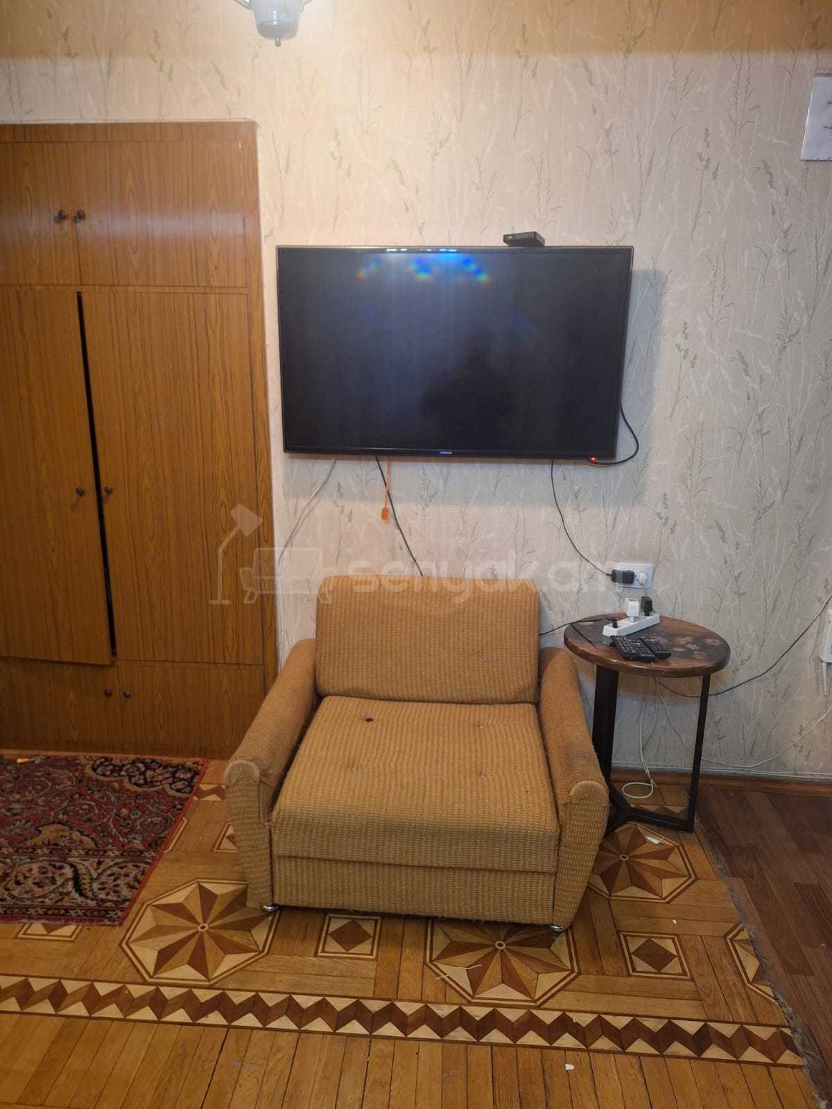 2 Սենյականոց Բնակարան Քարե Շենքում, 64քմ, 2/5 հարկ, Նորմալ Վիճակում, Կահավորված, Արևկող