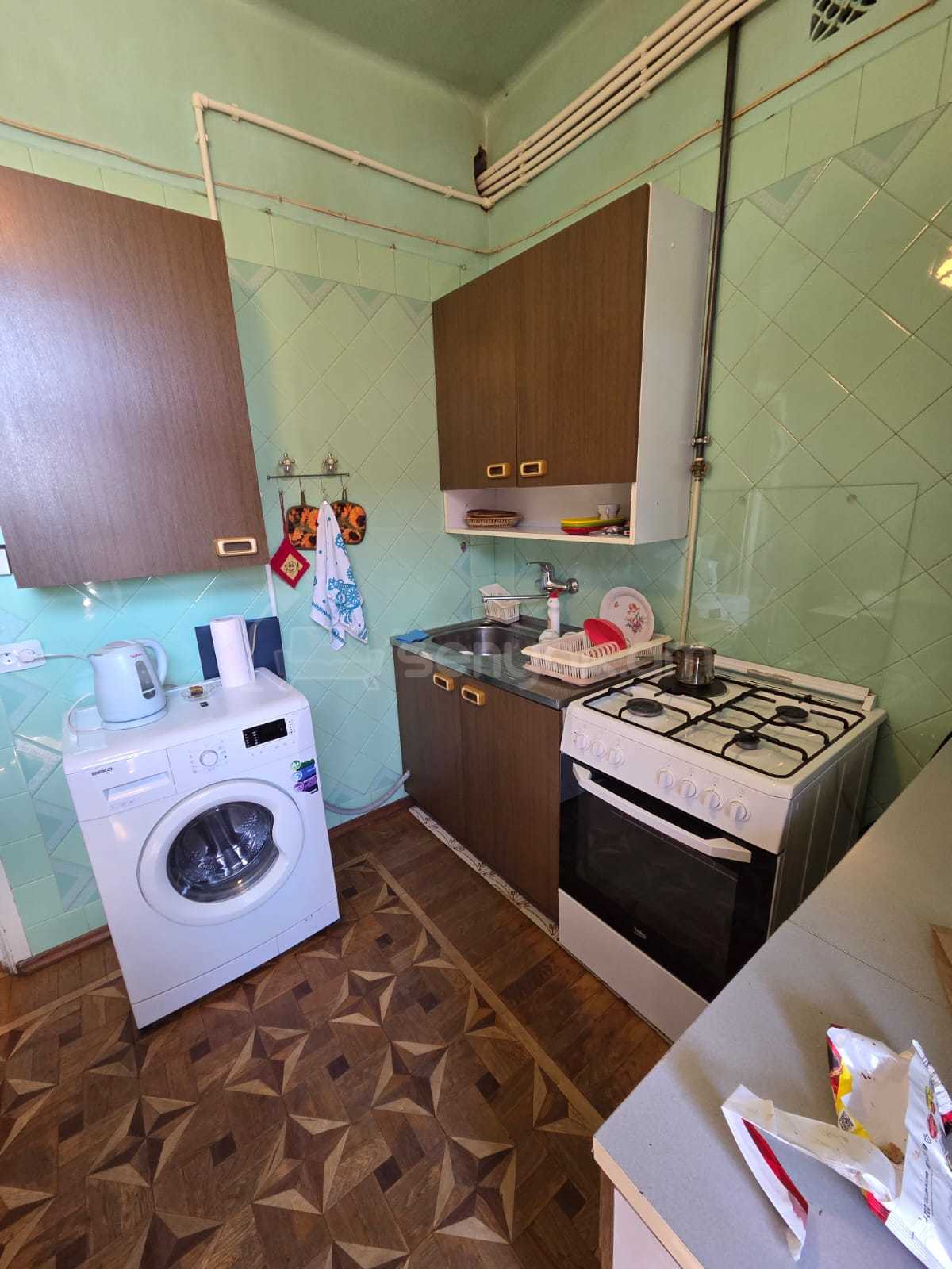 2 Սենյականոց Բնակարան Քարե Շենքում, 64քմ, 2/5 հարկ, Նորմալ Վիճակում, Կահավորված, Արևկող