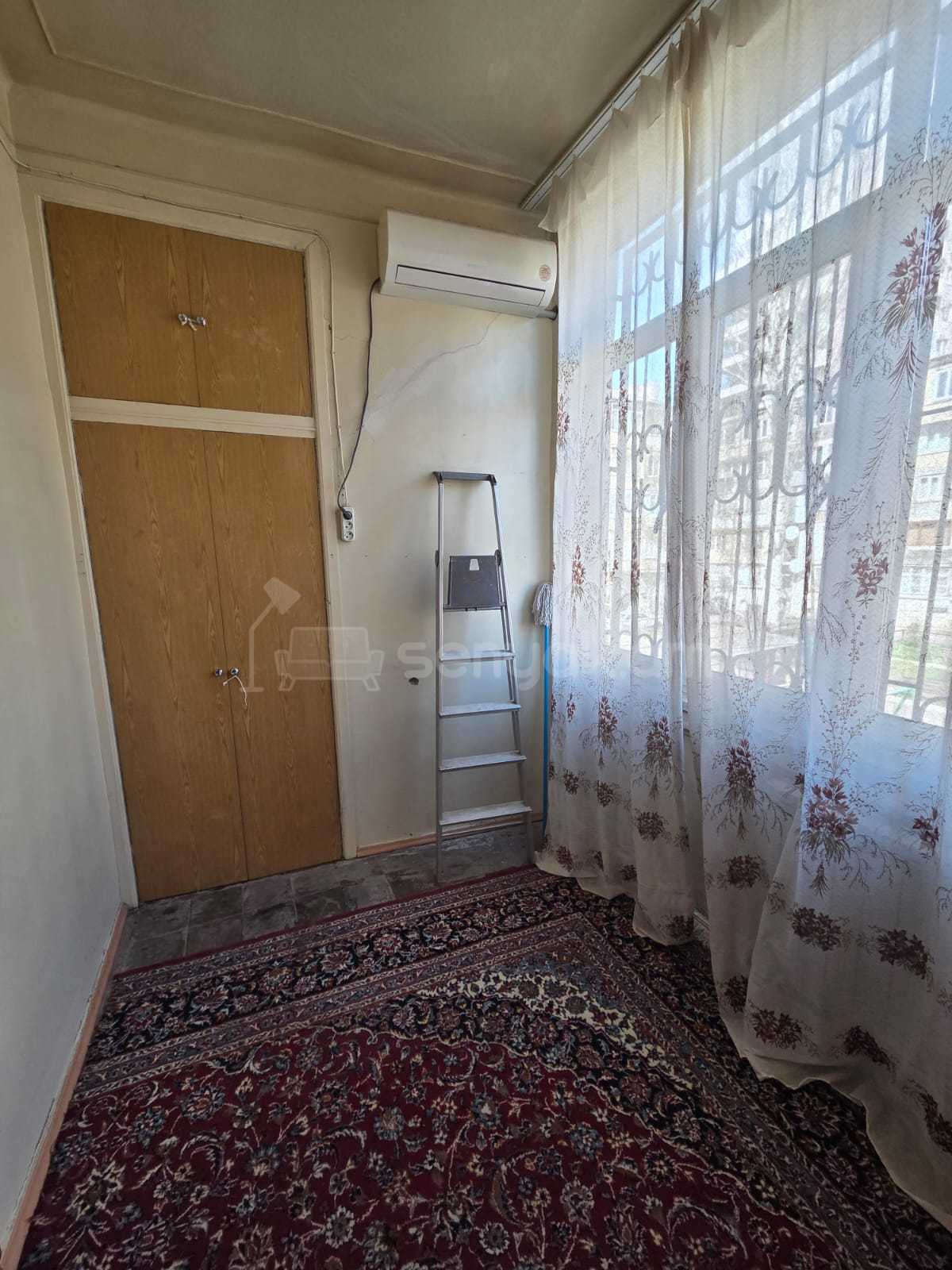 2 Սենյականոց Բնակարան Քարե Շենքում, 64քմ, 2/5 հարկ, Նորմալ Վիճակում, Կահավորված, Արևկող
