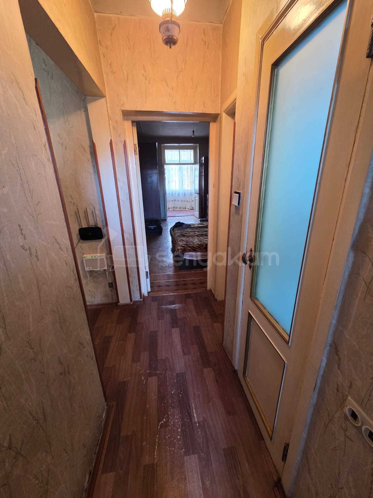 2 Սենյականոց Բնակարան Քարե Շենքում, 64քմ, 2/5 հարկ, Նորմալ Վիճակում, Կահավորված, Արևկող