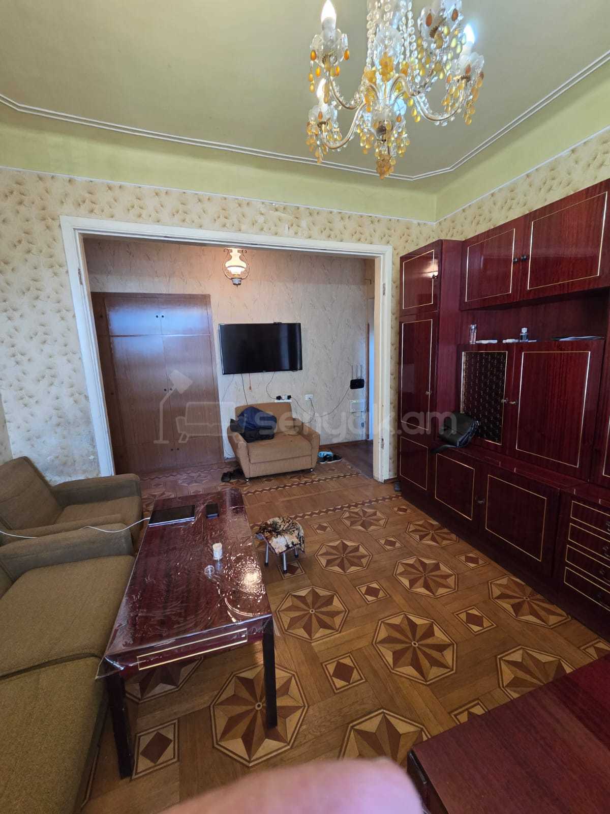 2 Սենյականոց Բնակարան Քարե Շենքում, 64քմ, 2/5 հարկ, Նորմալ Վիճակում, Կահավորված, Արևկող