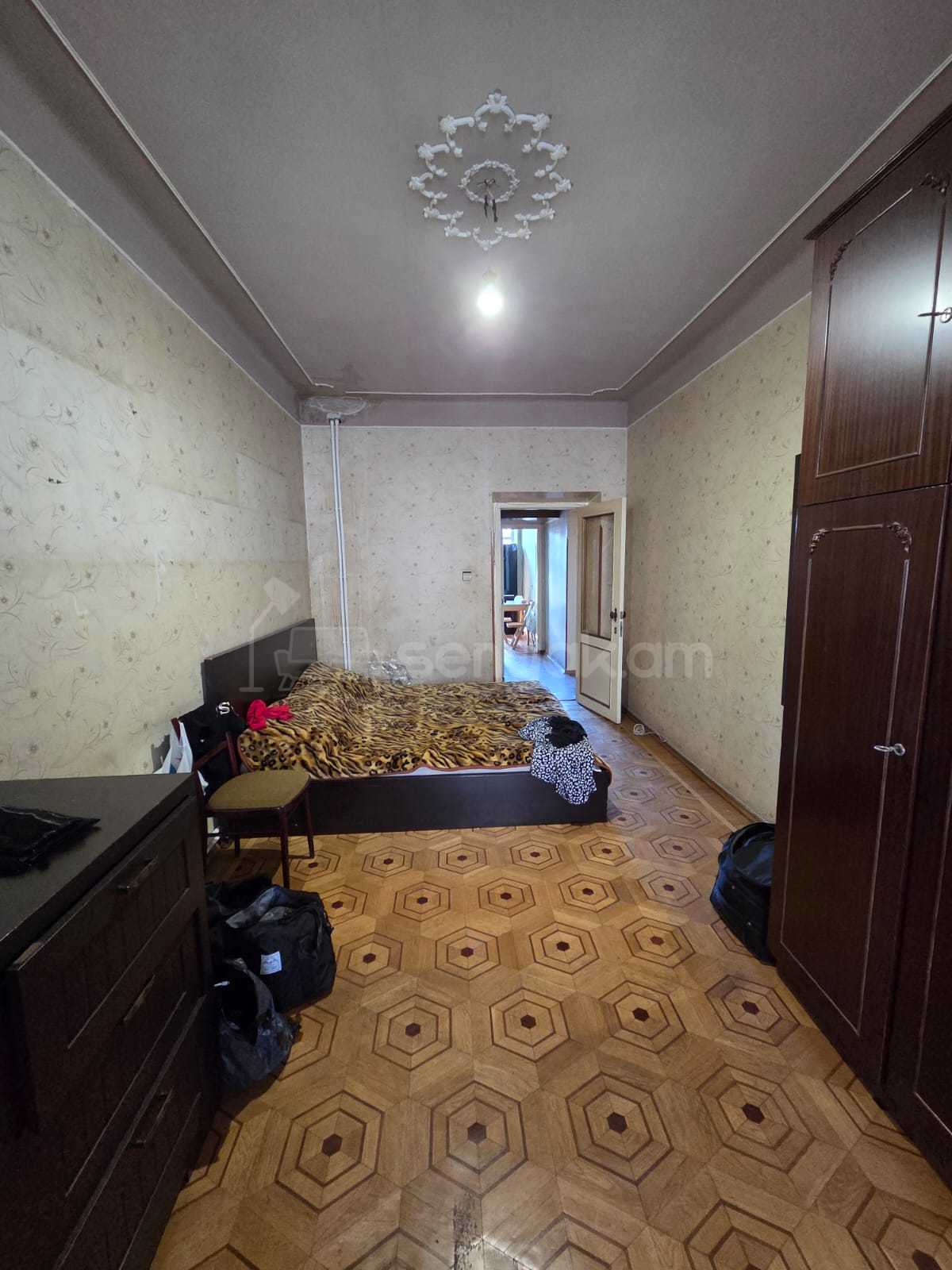 2 Սենյականոց Բնակարան Քարե Շենքում, 64քմ, 2/5 հարկ, Նորմալ Վիճակում, Կահավորված, Արևկող