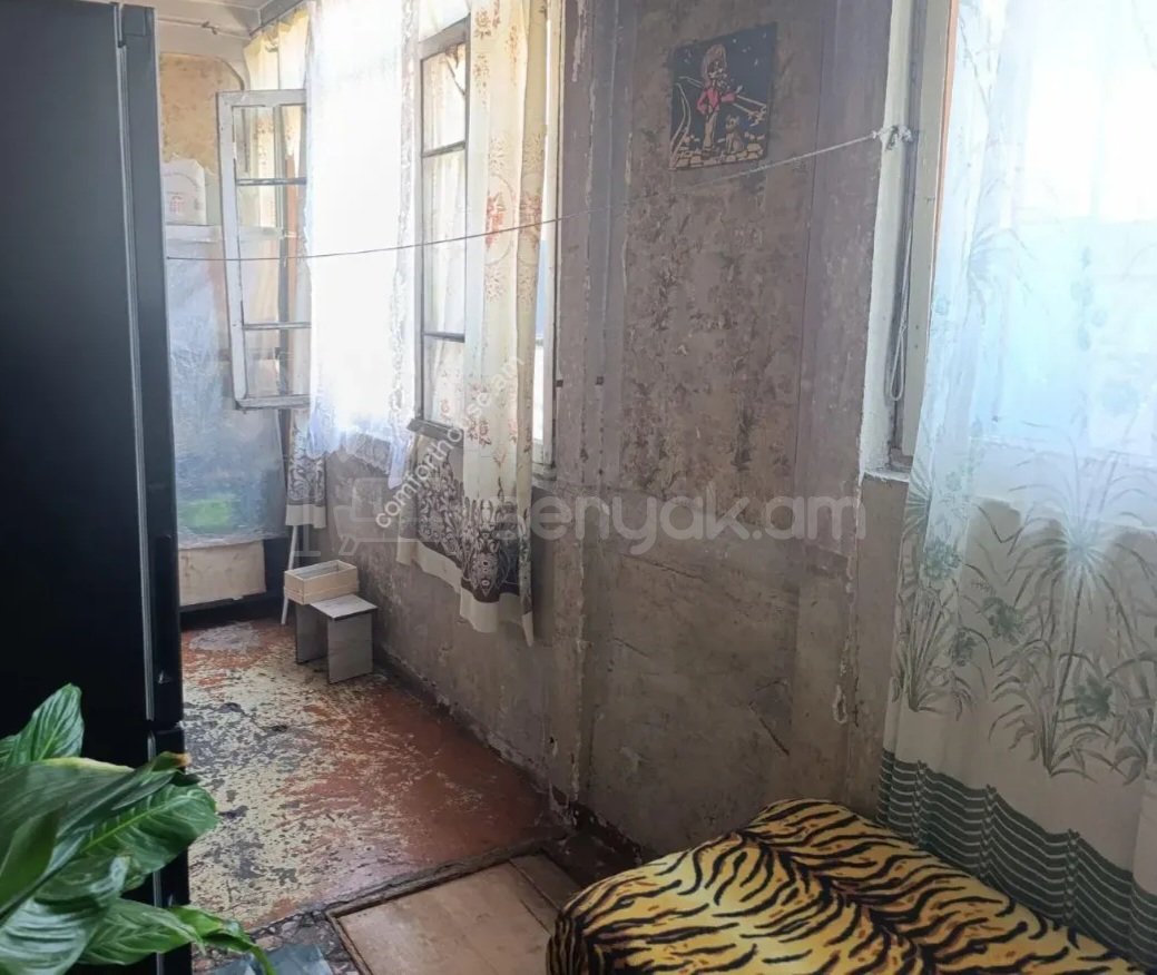 3 Սենյականոց Բնակարան Քարե Շենքում, 77քմ, 1/5 հարկ, Պետական Վիճակում