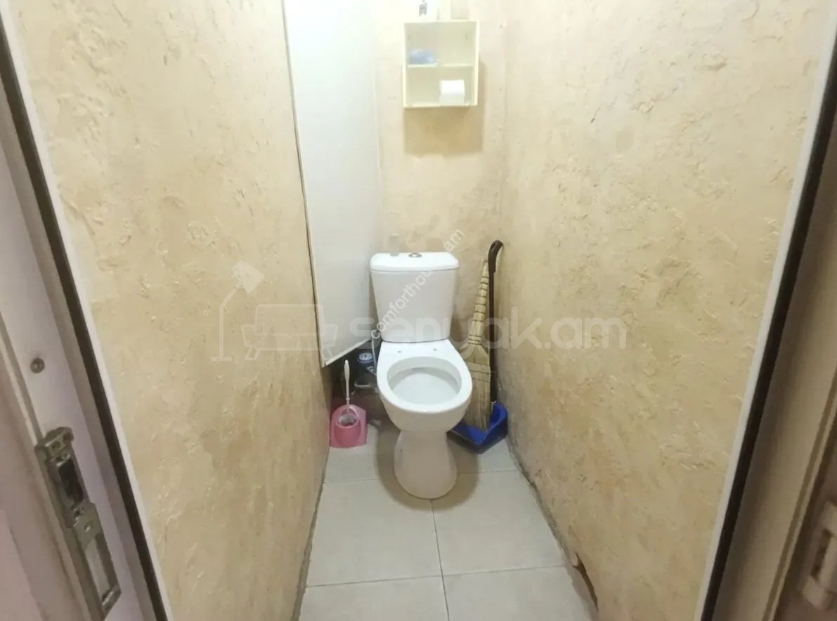 3 Սենյականոց Բնակարան Քարե Շենքում, 77քմ, 1/5 հարկ, Պետական Վիճակում