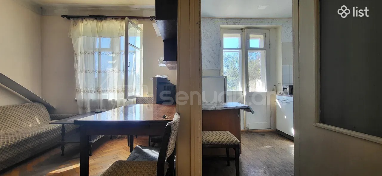 3 Սենյականոց Բնակարան Քարե Շենքում, 72քմ, 3/9 հարկ, Նորմալ Վիճակում, Կահավորված, Արևկող