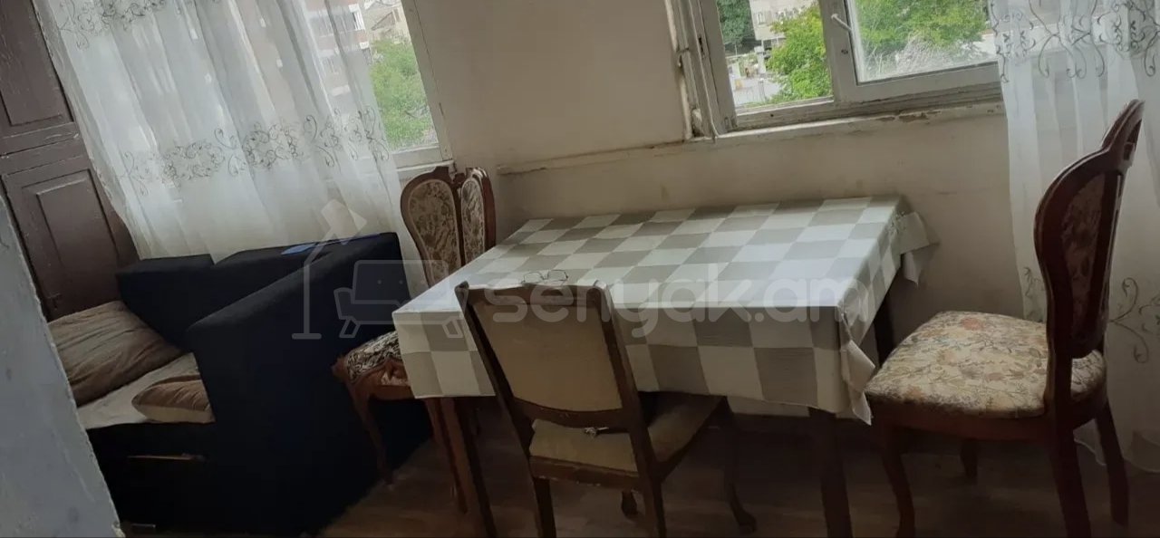 3 Սենյականոց Բնակարան Քարե Շենքում, 72քմ, 3/9 հարկ, Նորմալ Վիճակում, Կահավորված, Արևկող