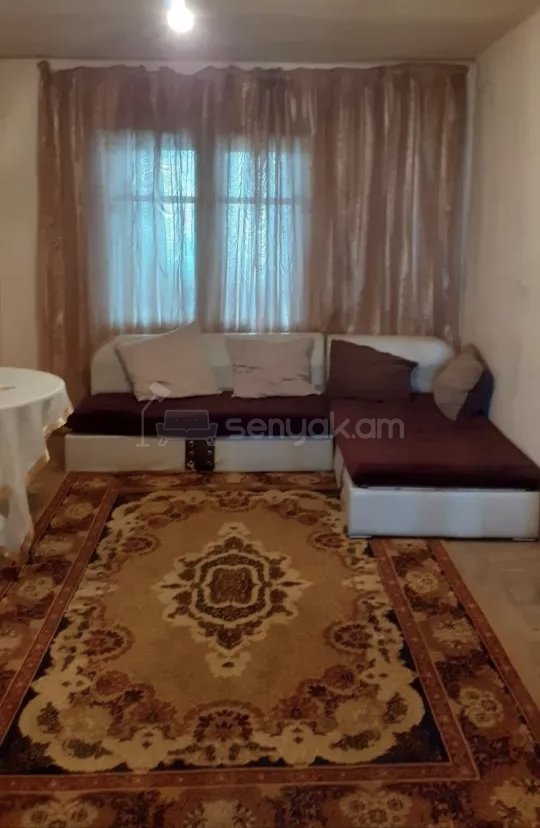 3 Սենյականոց Բնակարան Քարե Շենքում, 72քմ, 3/9 հարկ, Նորմալ Վիճակում, Կահավորված, Արևկող