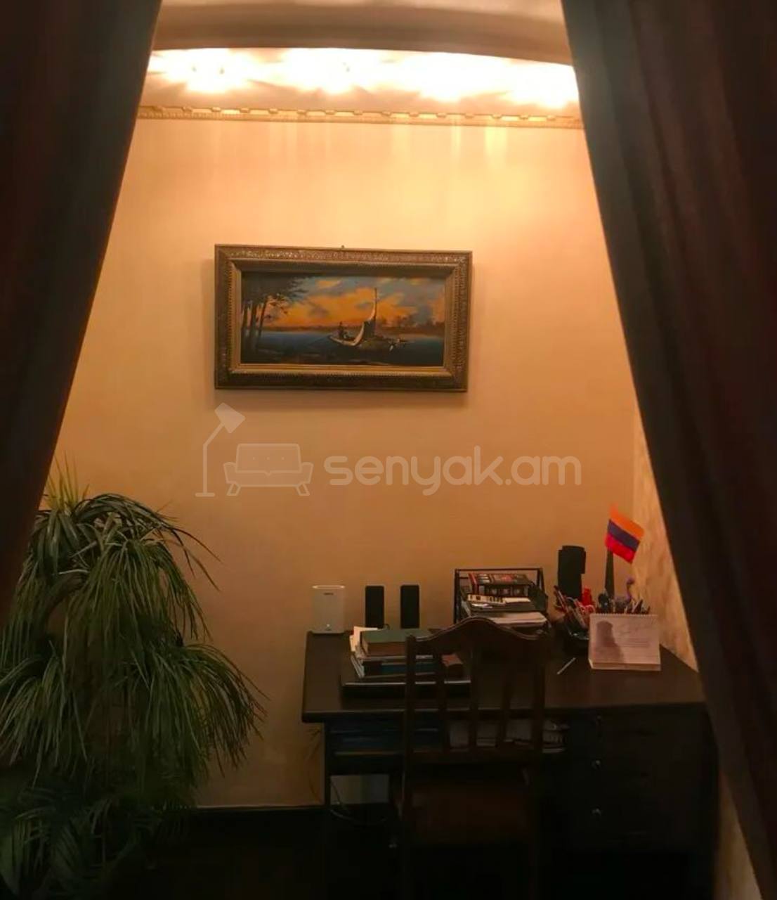 4 Սենյականոց Բնակարան Քարե Շենքում, 106քմ, 1/5 հարկ, Կապիտալ Վերանորոգված