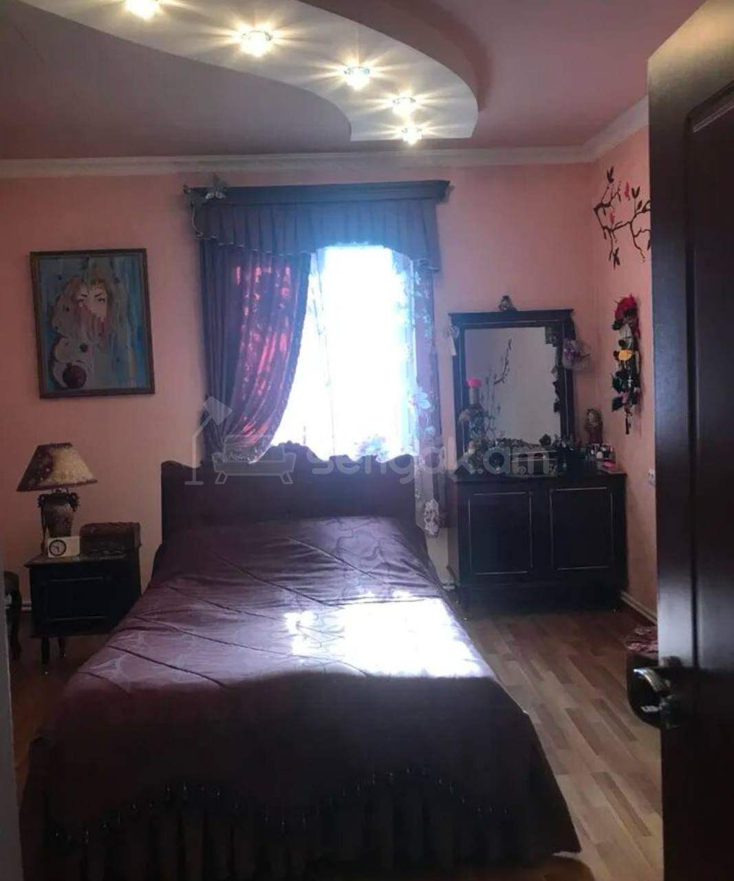 4 Սենյականոց Բնակարան Քարե Շենքում, 106քմ, 1/5 հարկ, Կապիտալ Վերանորոգված