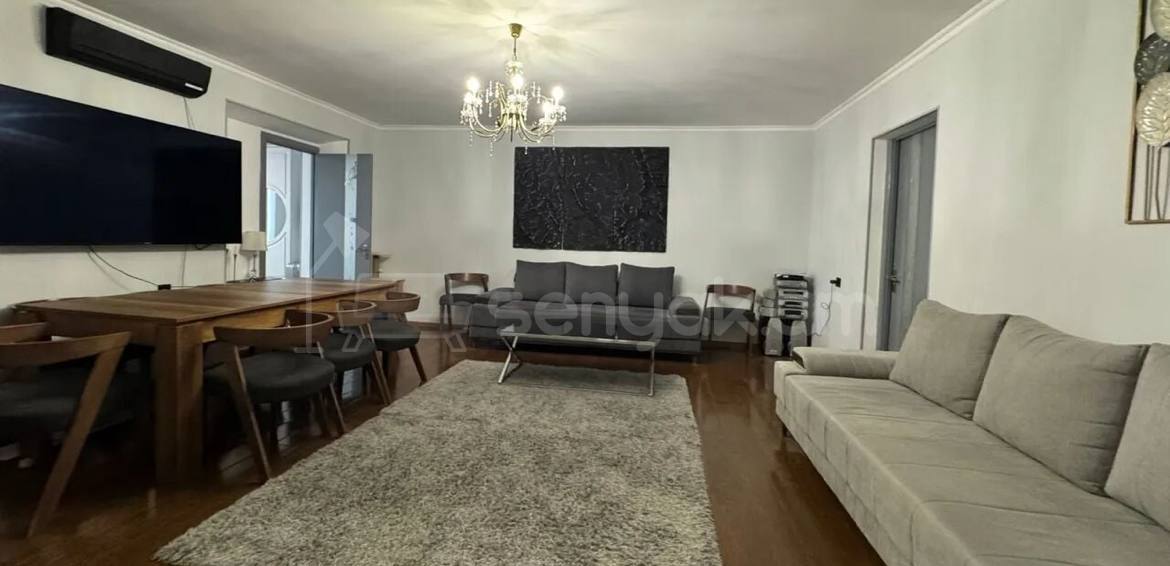 4 Սենյականոց Բնակարան Քարե Շենքում, 80քմ, 4/4 հարկ, Կապիտալ Վերանորոգված