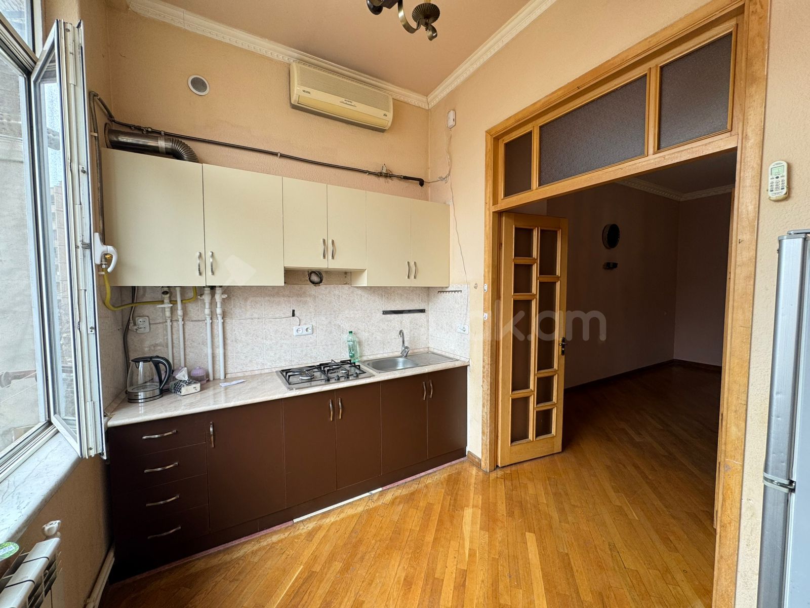 3 Սենյականոց Բնակարան Քարե Շենքում, 78քմ, 4/5 հարկ, Նորմալ Վիճակում