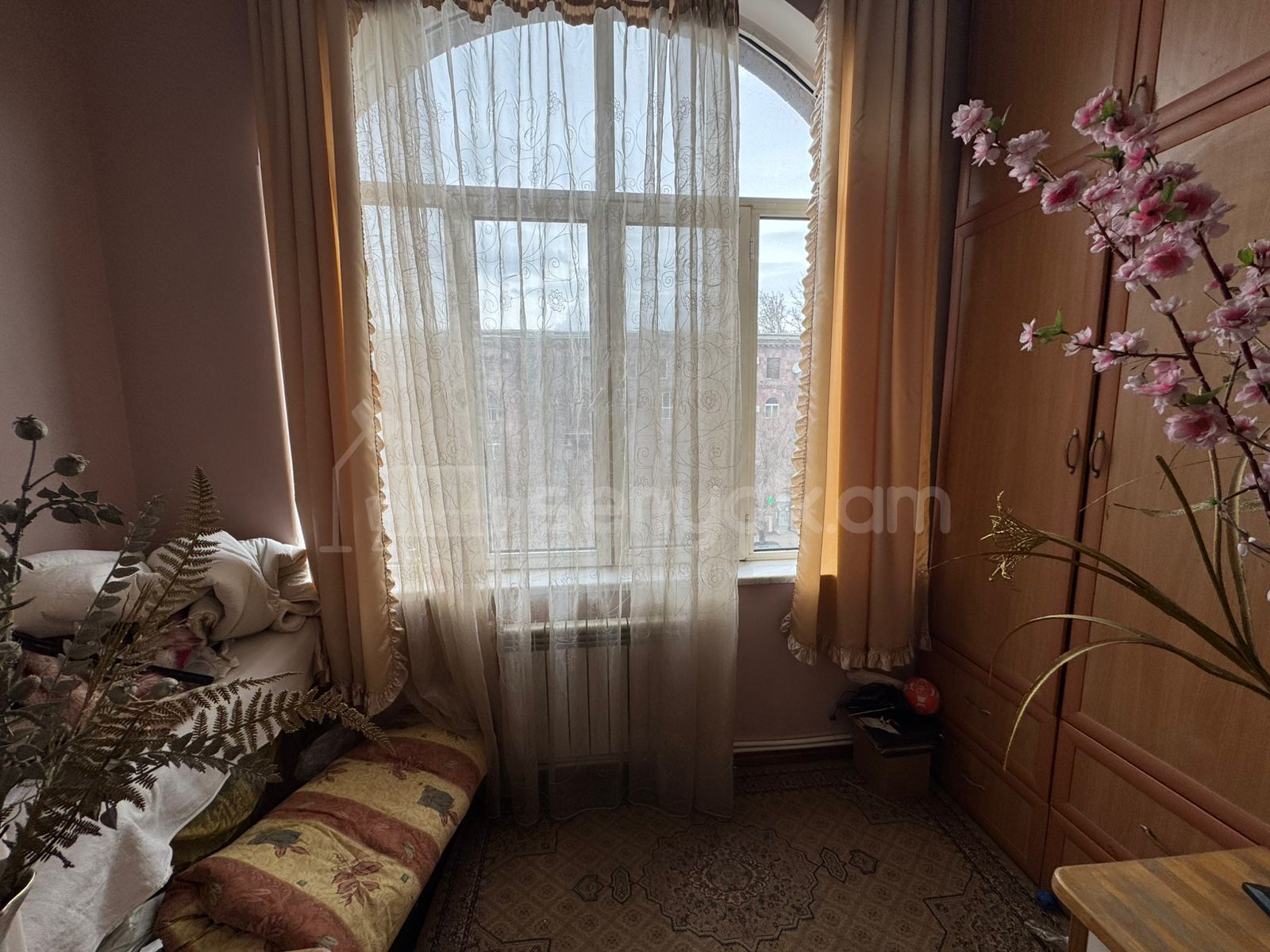 3 Սենյականոց Բնակարան Քարե Շենքում, 78քմ, 4/5 հարկ, Նորմալ Վիճակում