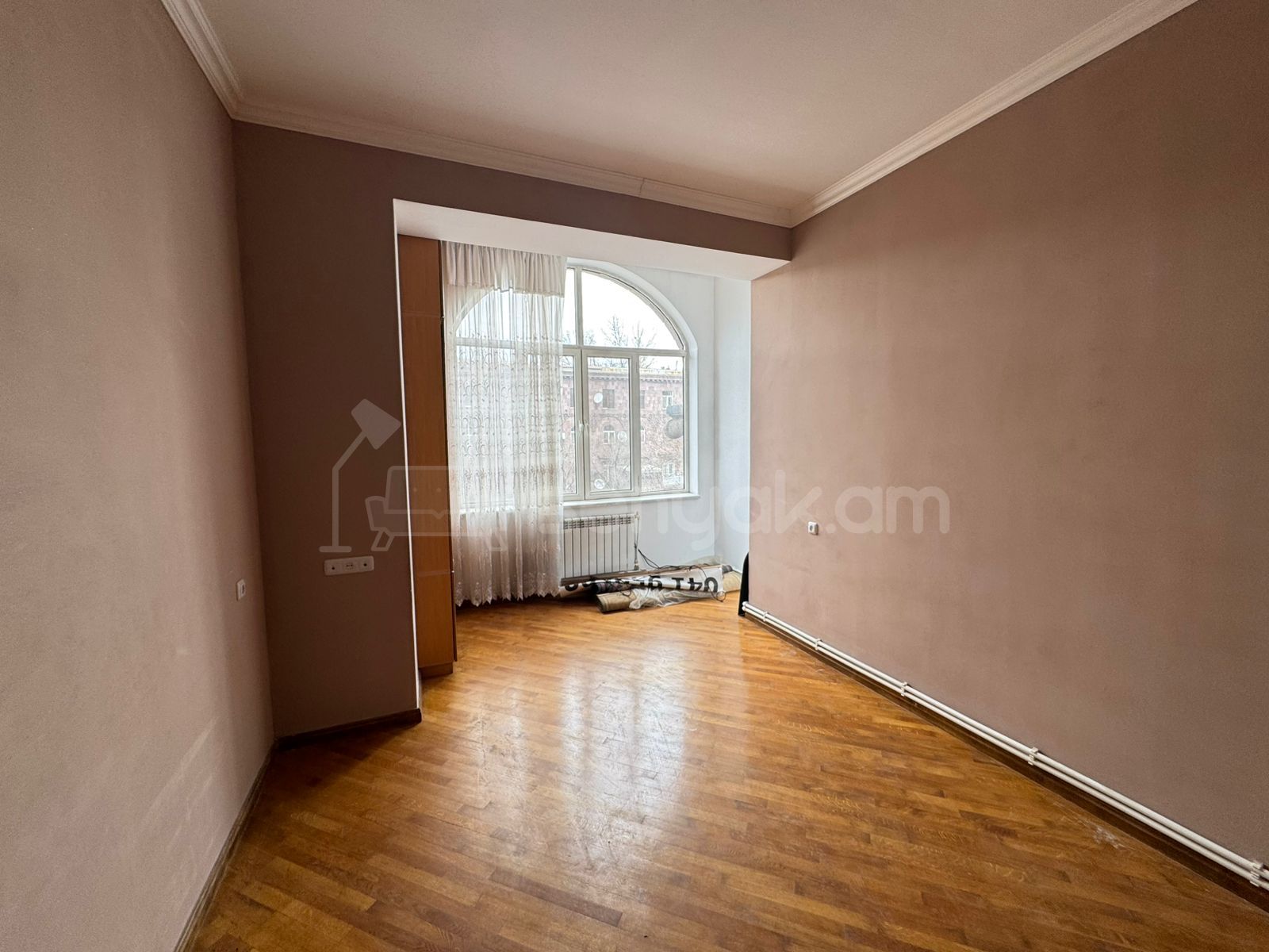 3 Սենյականոց Բնակարան Քարե Շենքում, 78քմ, 4/5 հարկ, Նորմալ Վիճակում